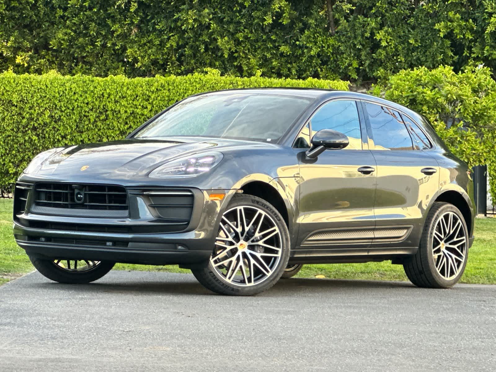 Thumbnail: 2026 Porsche Macan - 1