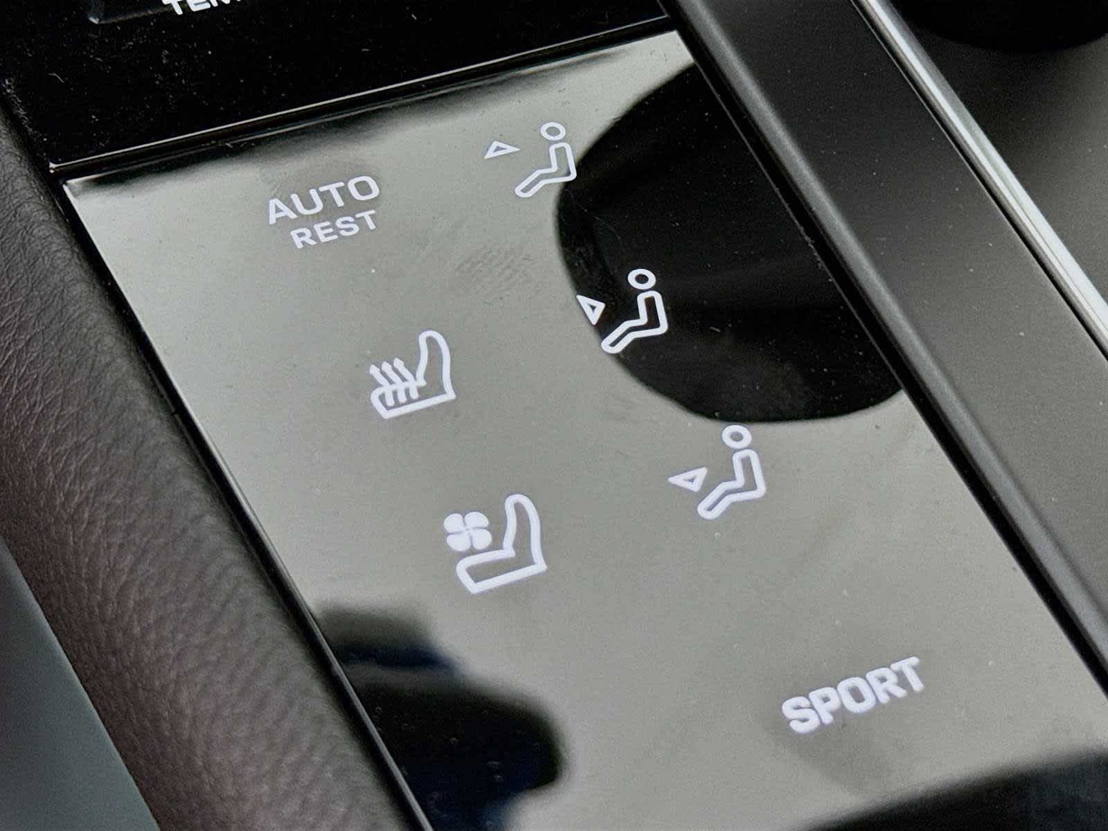 Thumbnail: 2026 Porsche Macan - 16