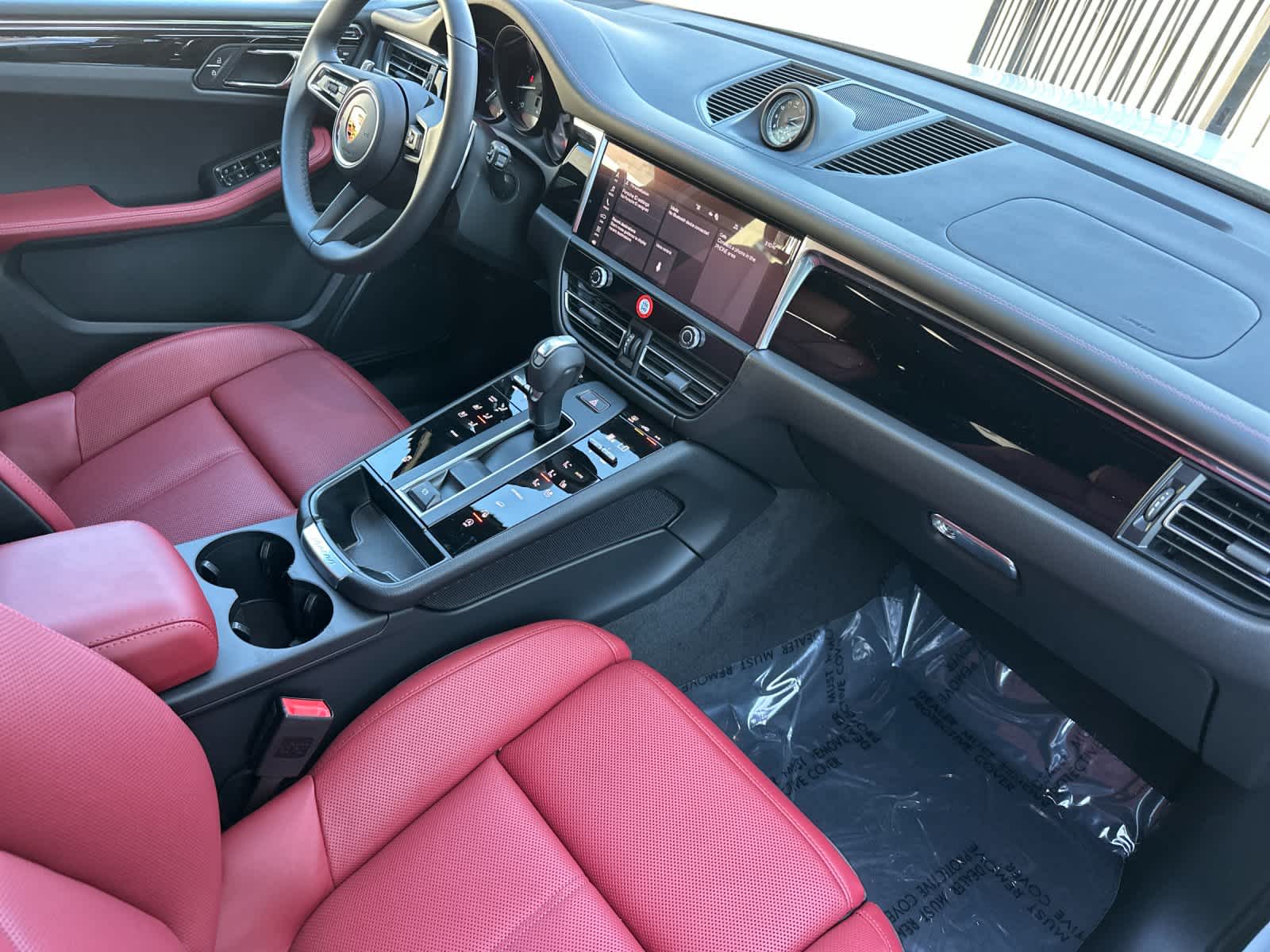 Thumbnail: 2026 Porsche Macan - 17