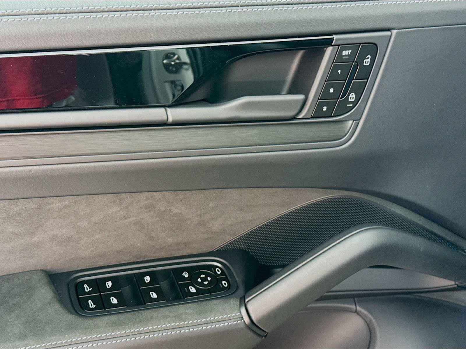 Thumbnail: 2026 Porsche Cayenne - 14