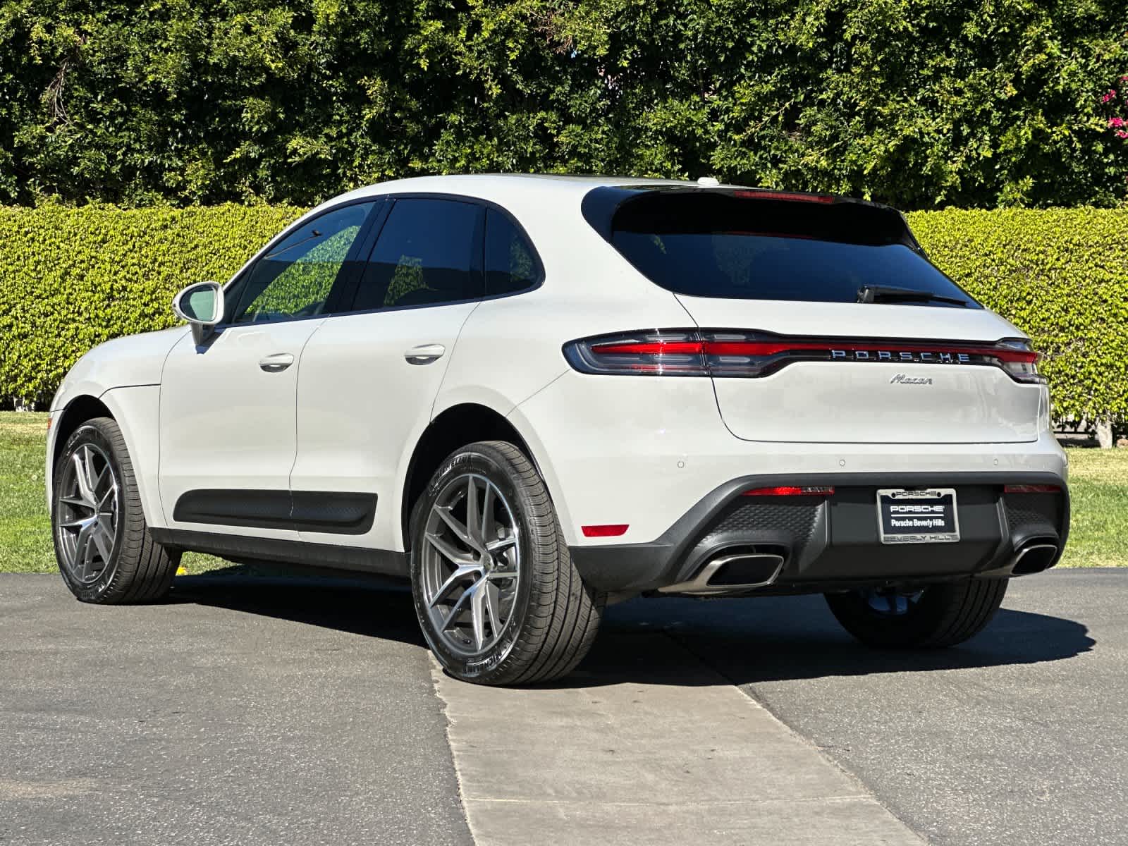 Thumbnail: 2026 Porsche Macan - 3