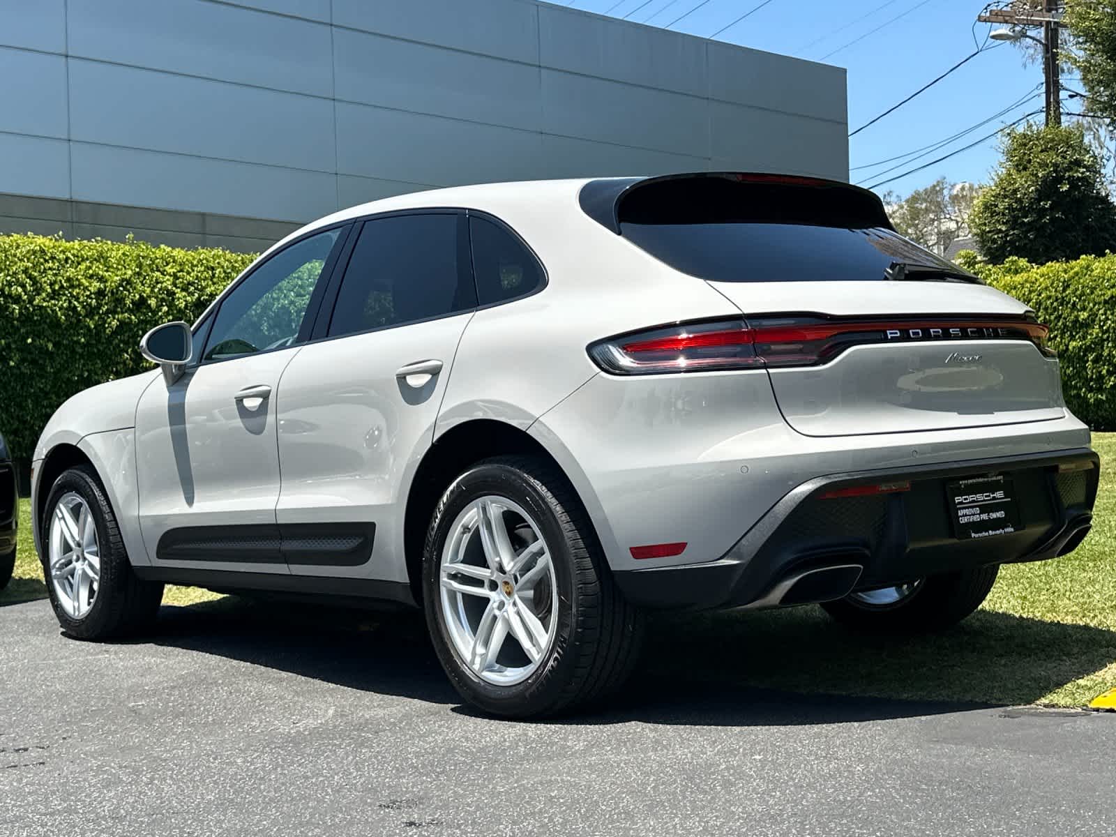 Thumbnail: 2025 Porsche Macan - 3