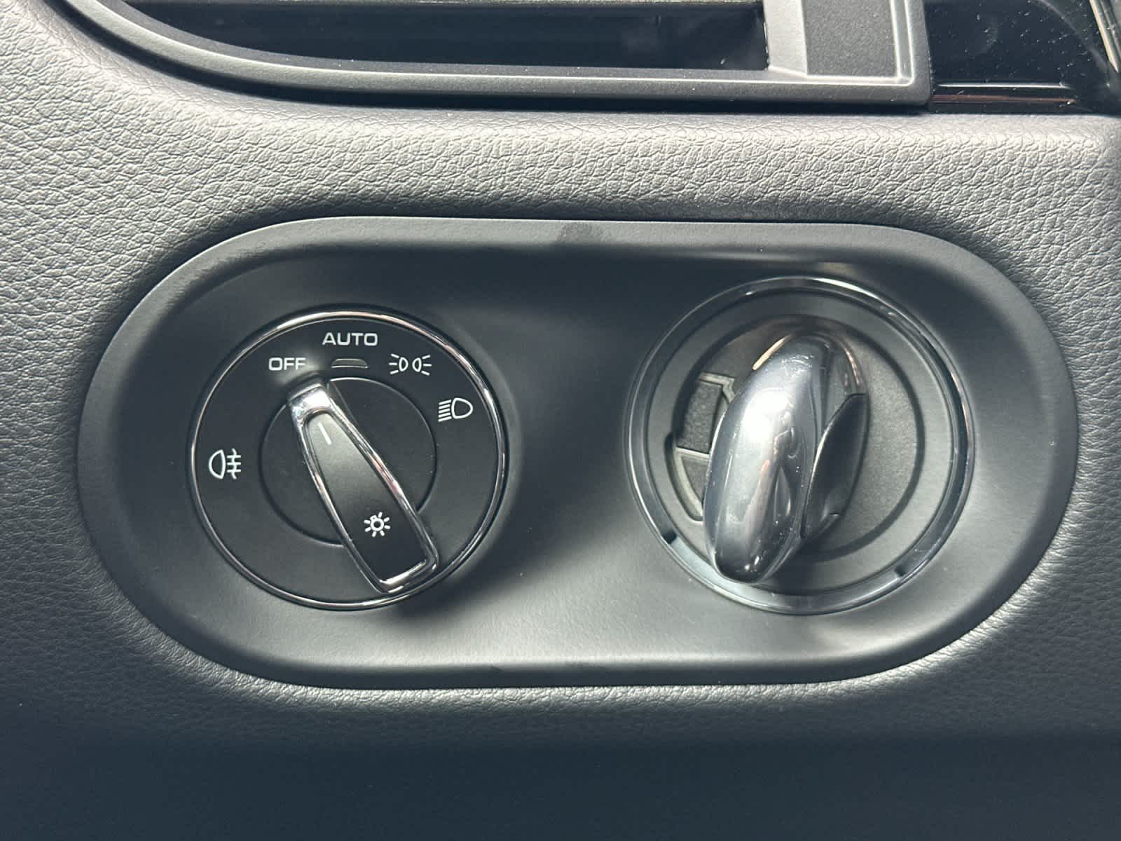 Thumbnail: 2026 Porsche Macan - 29