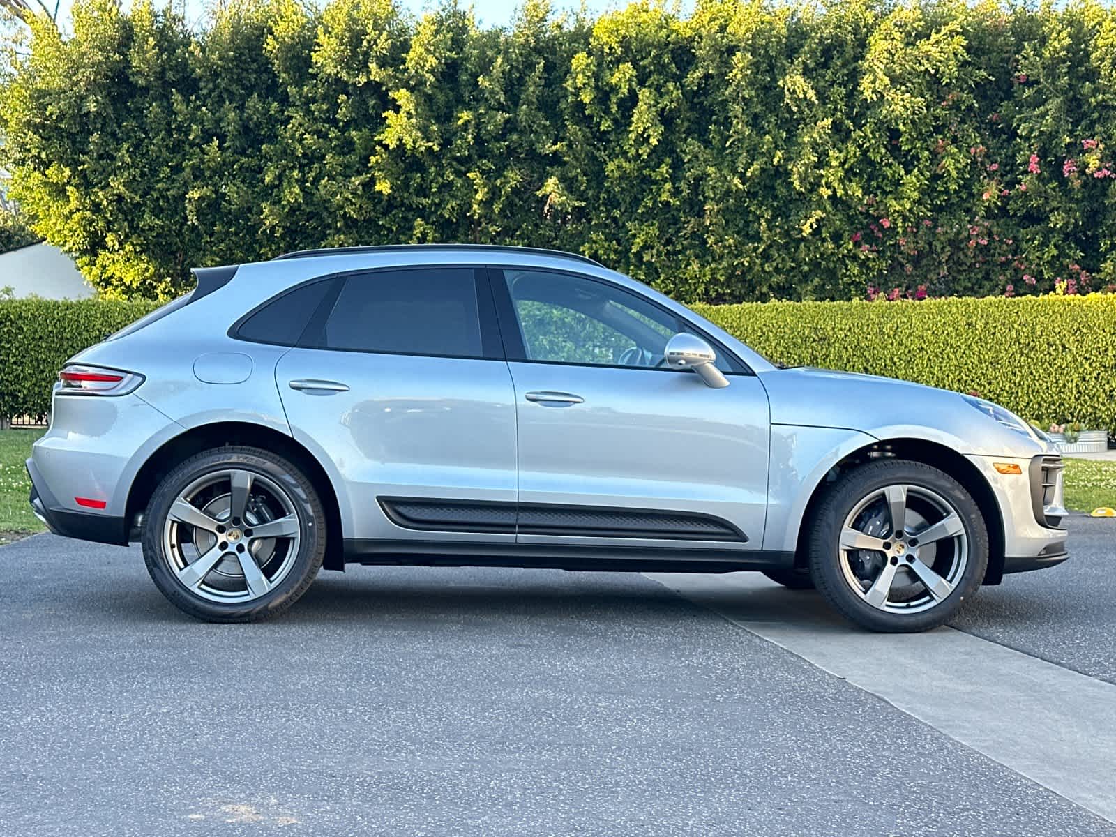Thumbnail: 2026 Porsche Macan - 9
