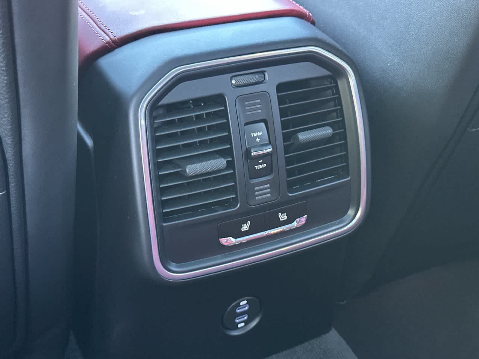 Thumbnail: 2025 Porsche Macan - 14