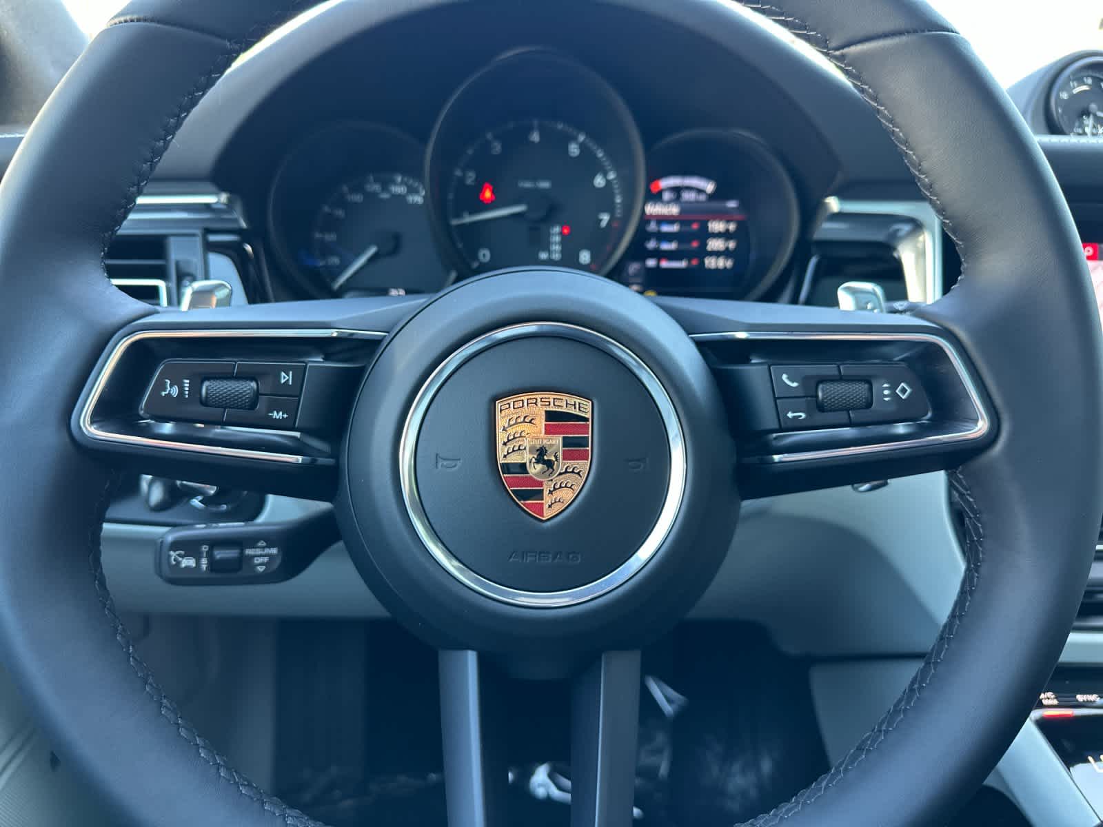 Thumbnail: 2026 Porsche Macan - 26