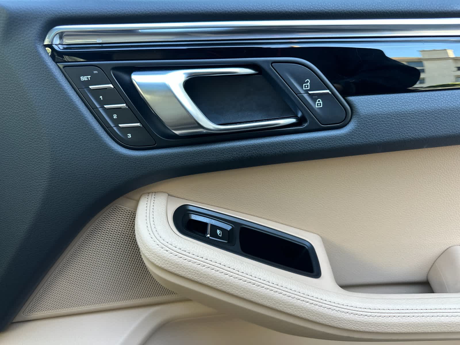 Thumbnail: 2025 Porsche Macan - 19