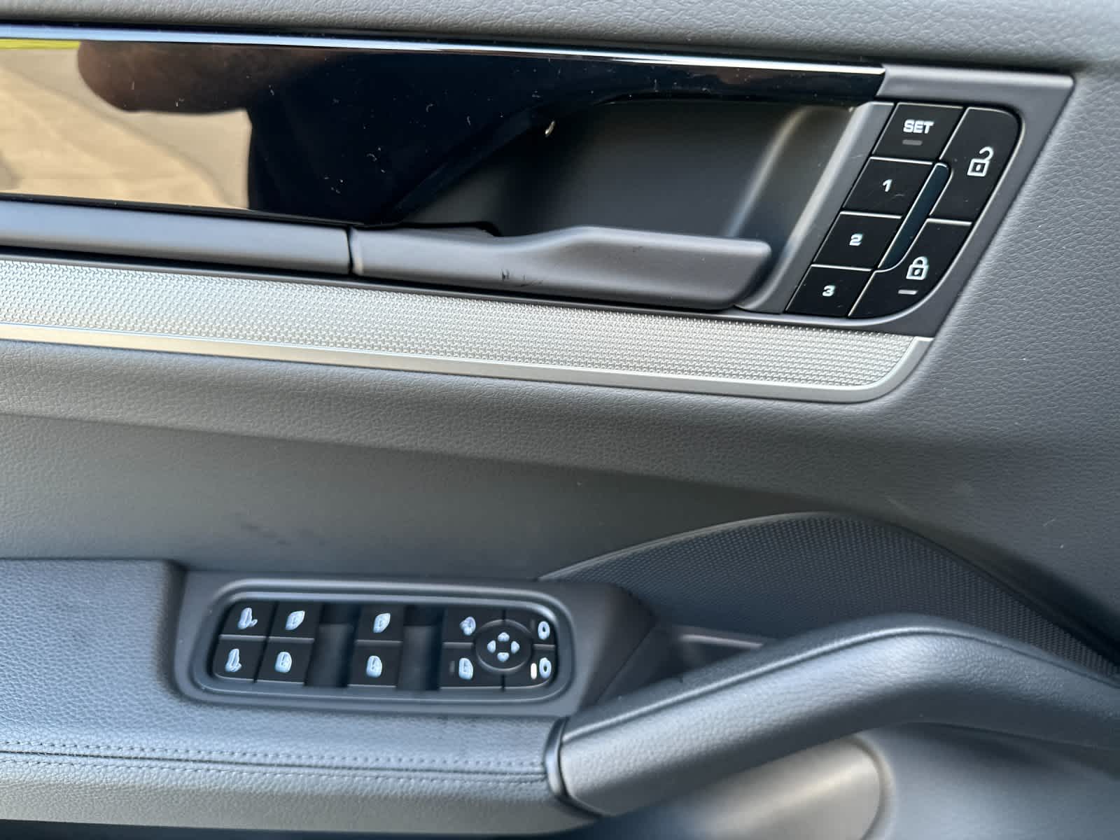 Thumbnail: 2026 Porsche Cayenne - 12