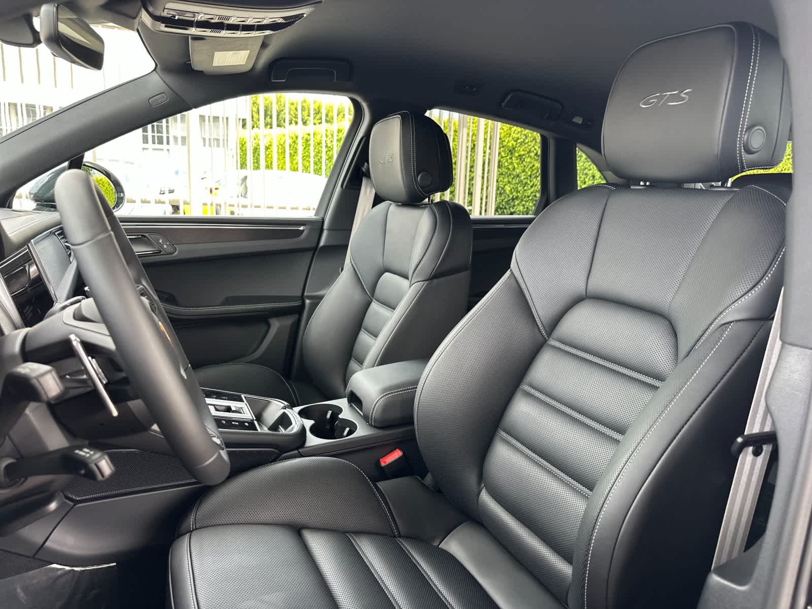 Thumbnail: 2026 Porsche Macan - 5