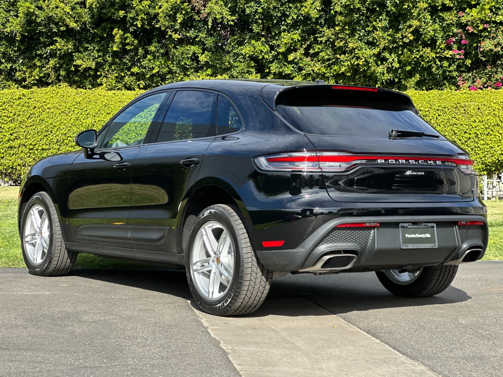 Thumbnail: 2026 Porsche Macan - 3