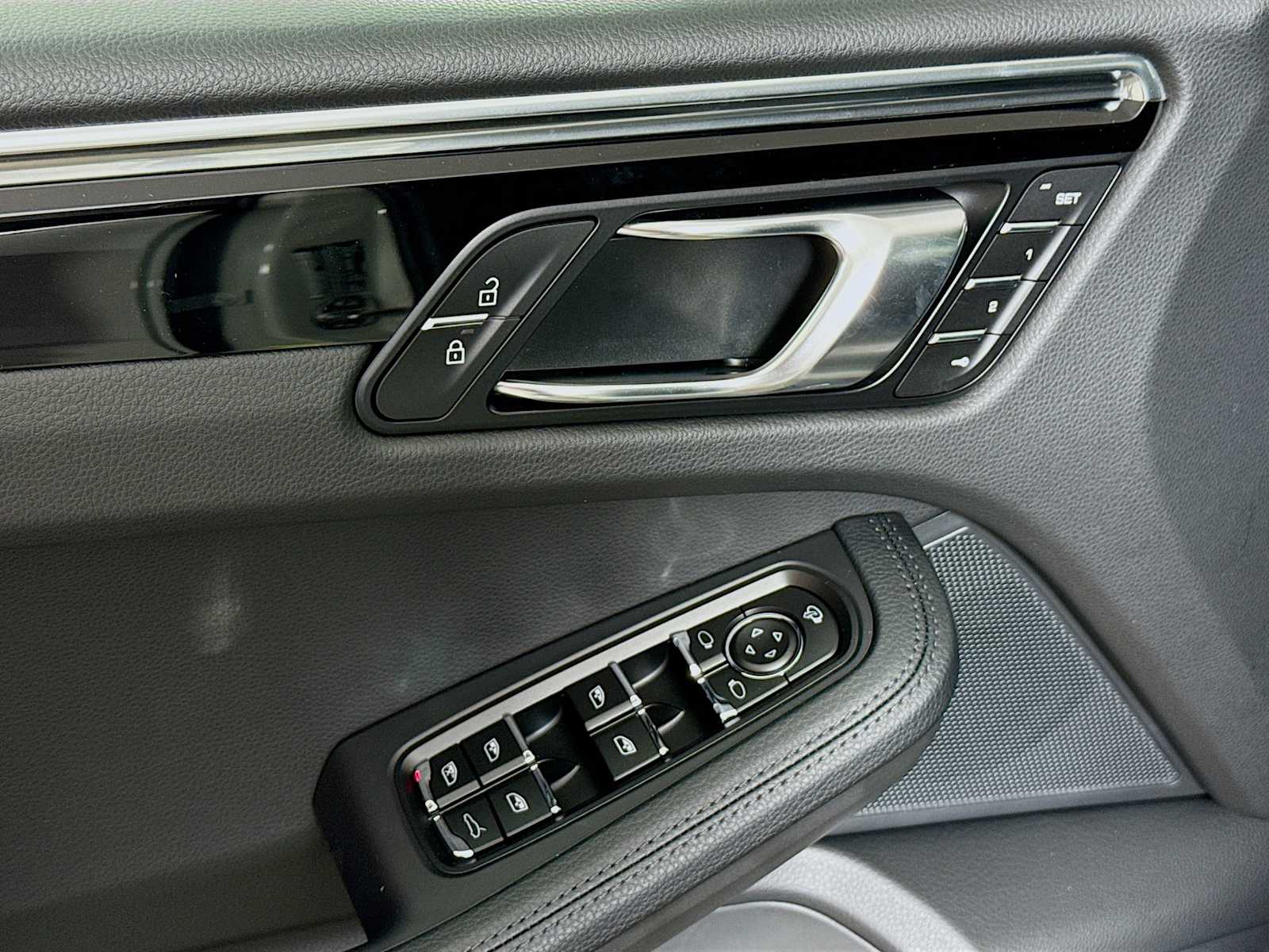 Thumbnail: 2026 Porsche Macan - 14