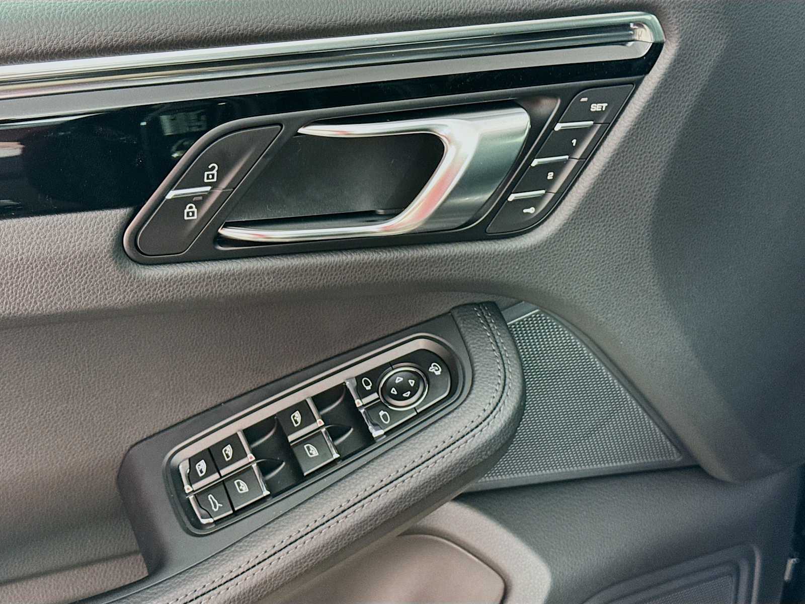 Thumbnail: 2026 Porsche Macan - 14