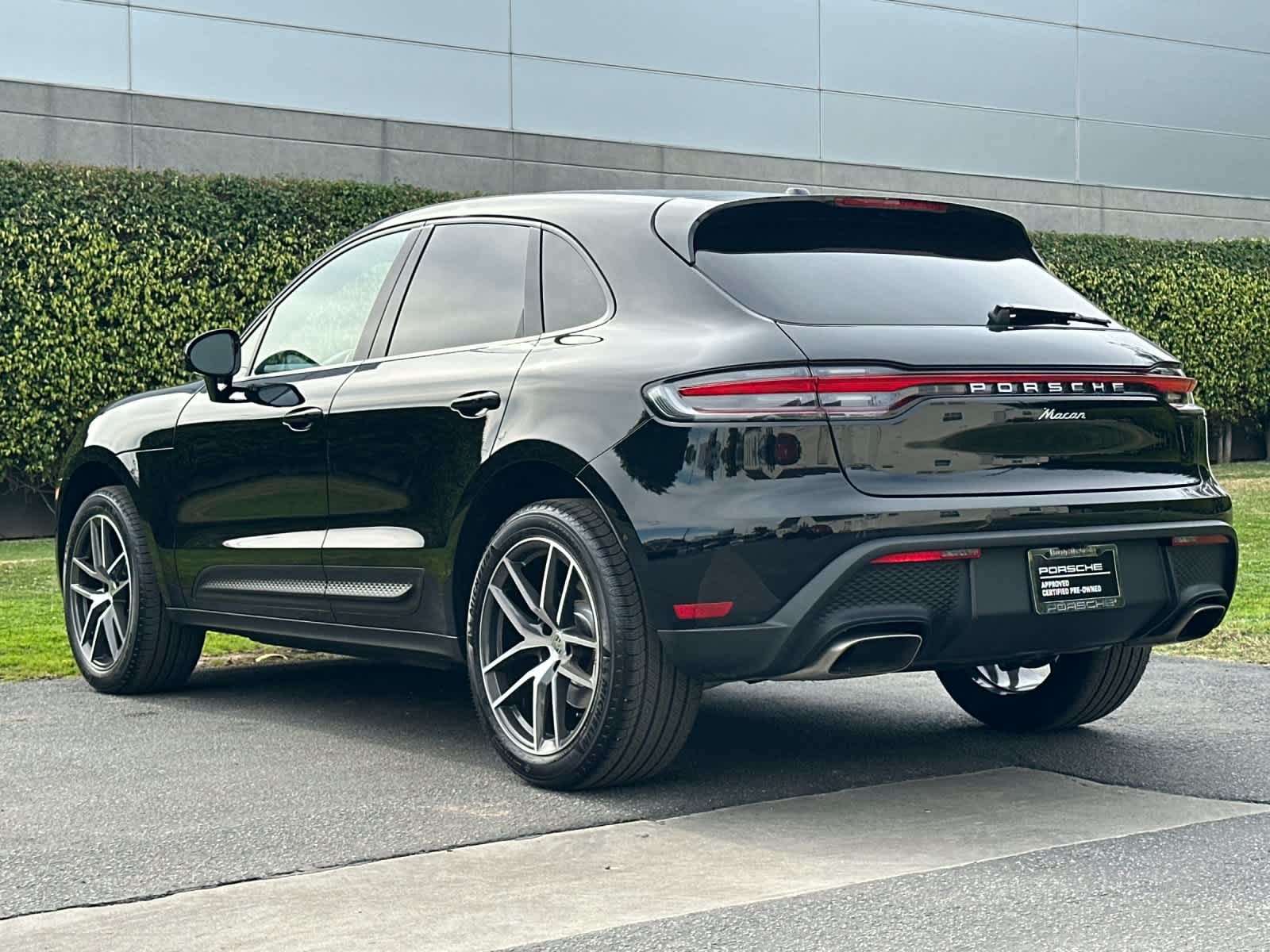 Thumbnail: 2025 Porsche Macan - 3