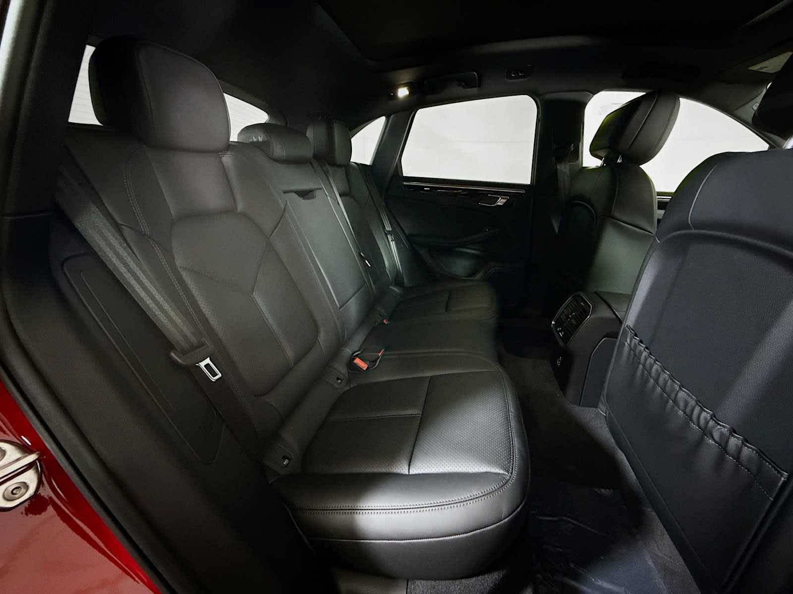 Thumbnail: 2025 Porsche Macan - 21