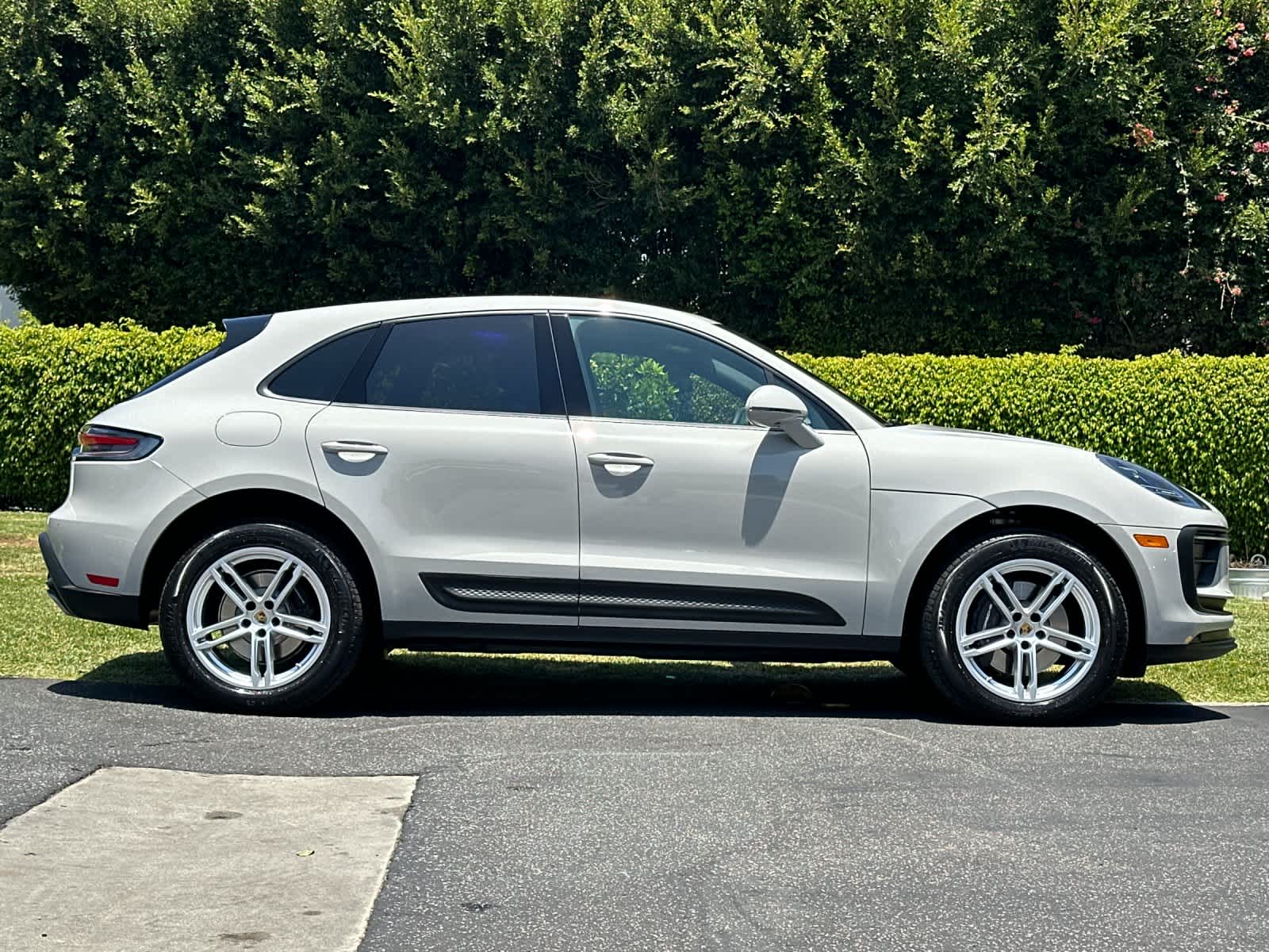 Thumbnail: 2025 Porsche Macan - 9