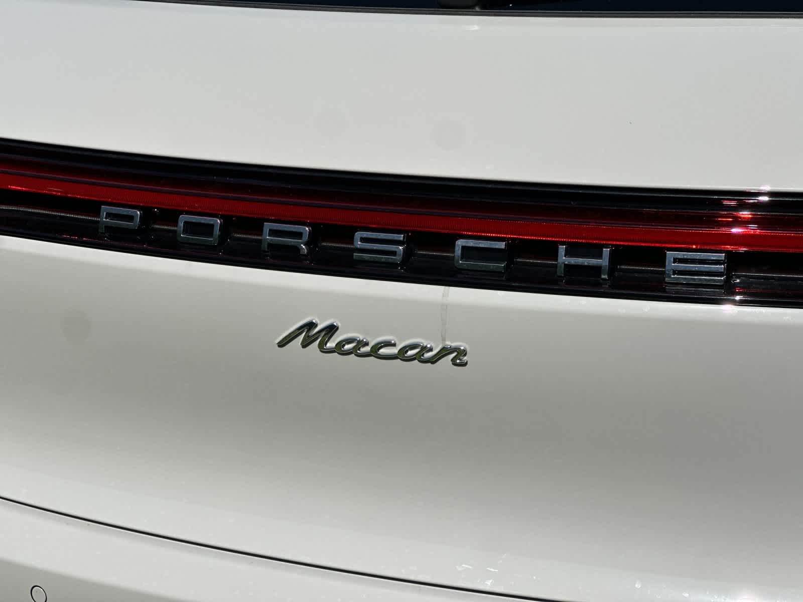 Thumbnail: 2026 Porsche Macan - 32