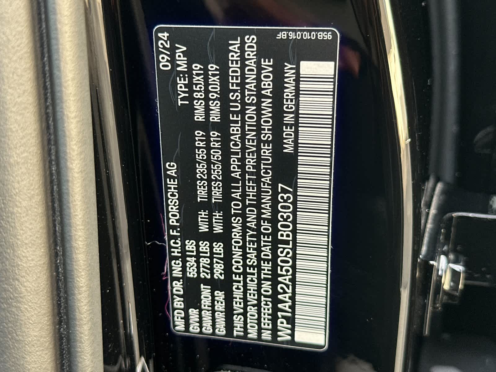 Thumbnail: 2025 Porsche Macan - 32