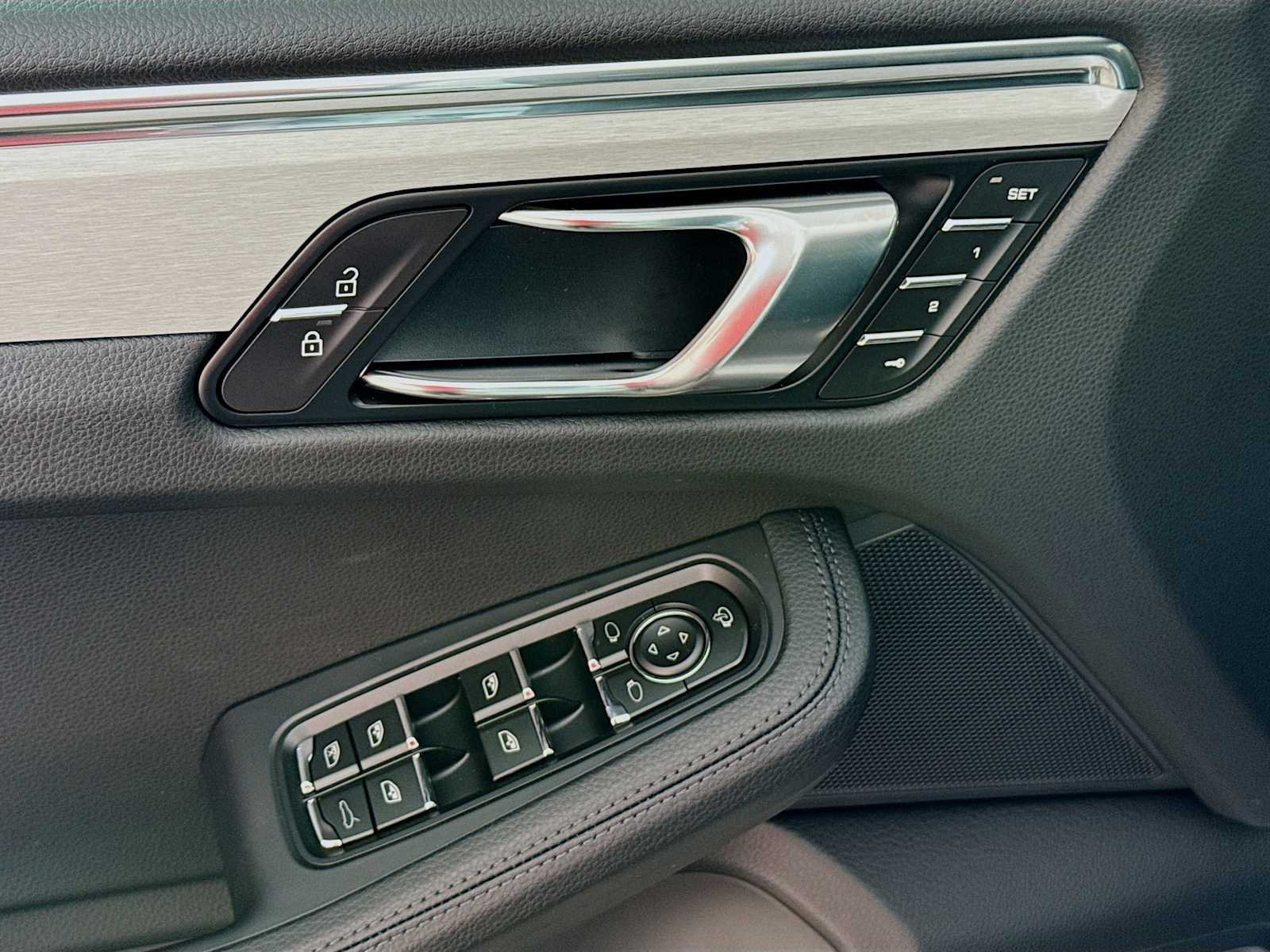 Thumbnail: 2026 Porsche Macan - 14