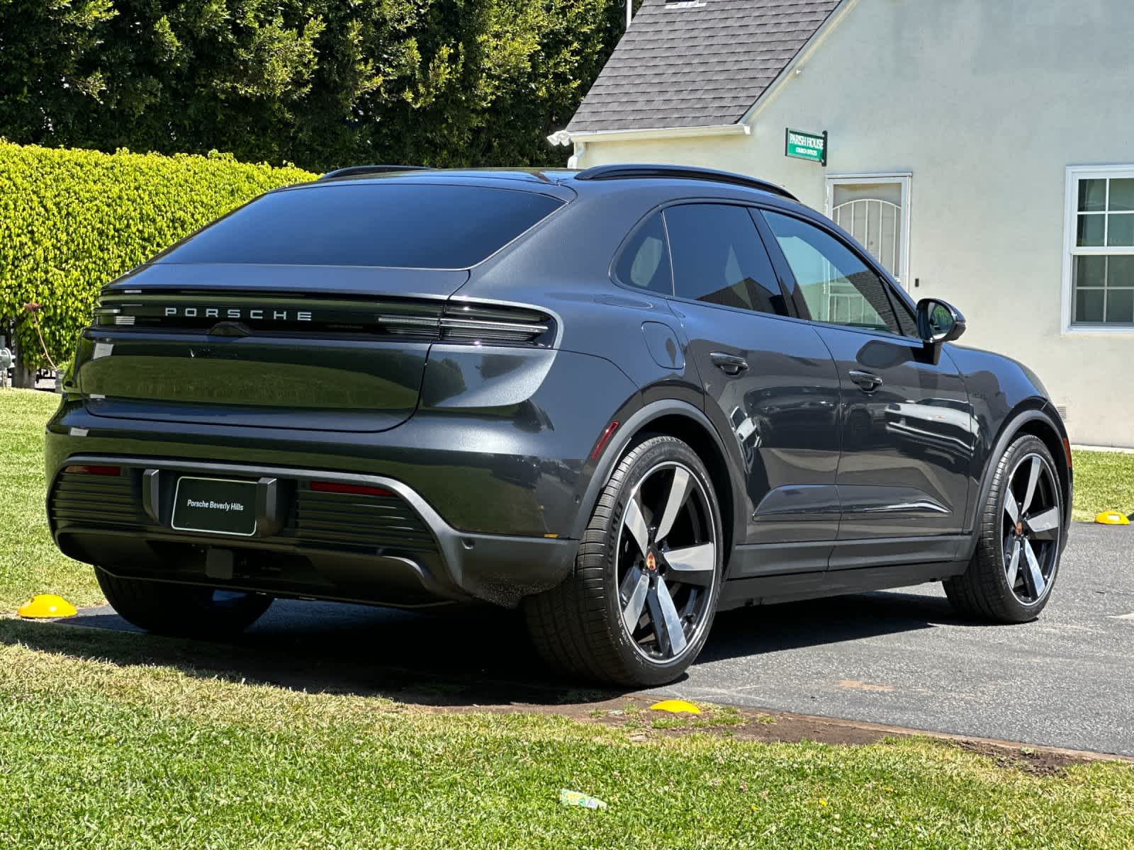 Thumbnail: 2026 Porsche Macan - 8