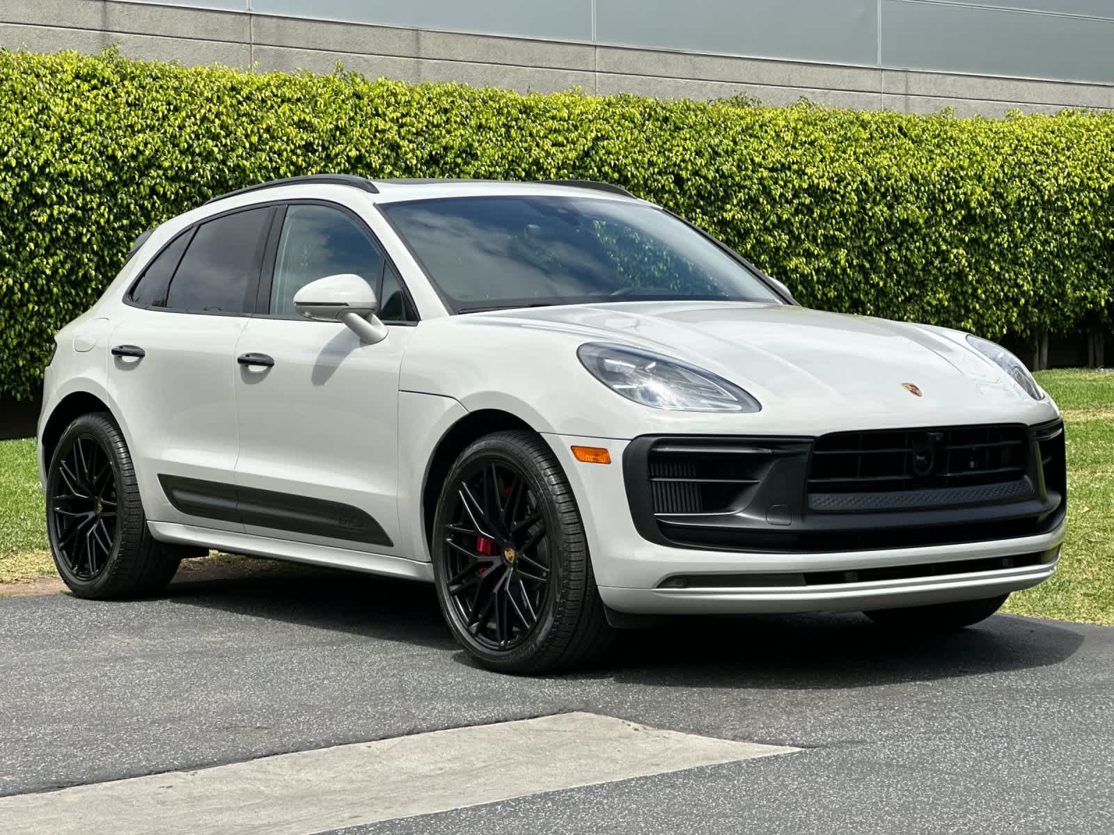 Thumbnail: 2023 Porsche Macan - 10