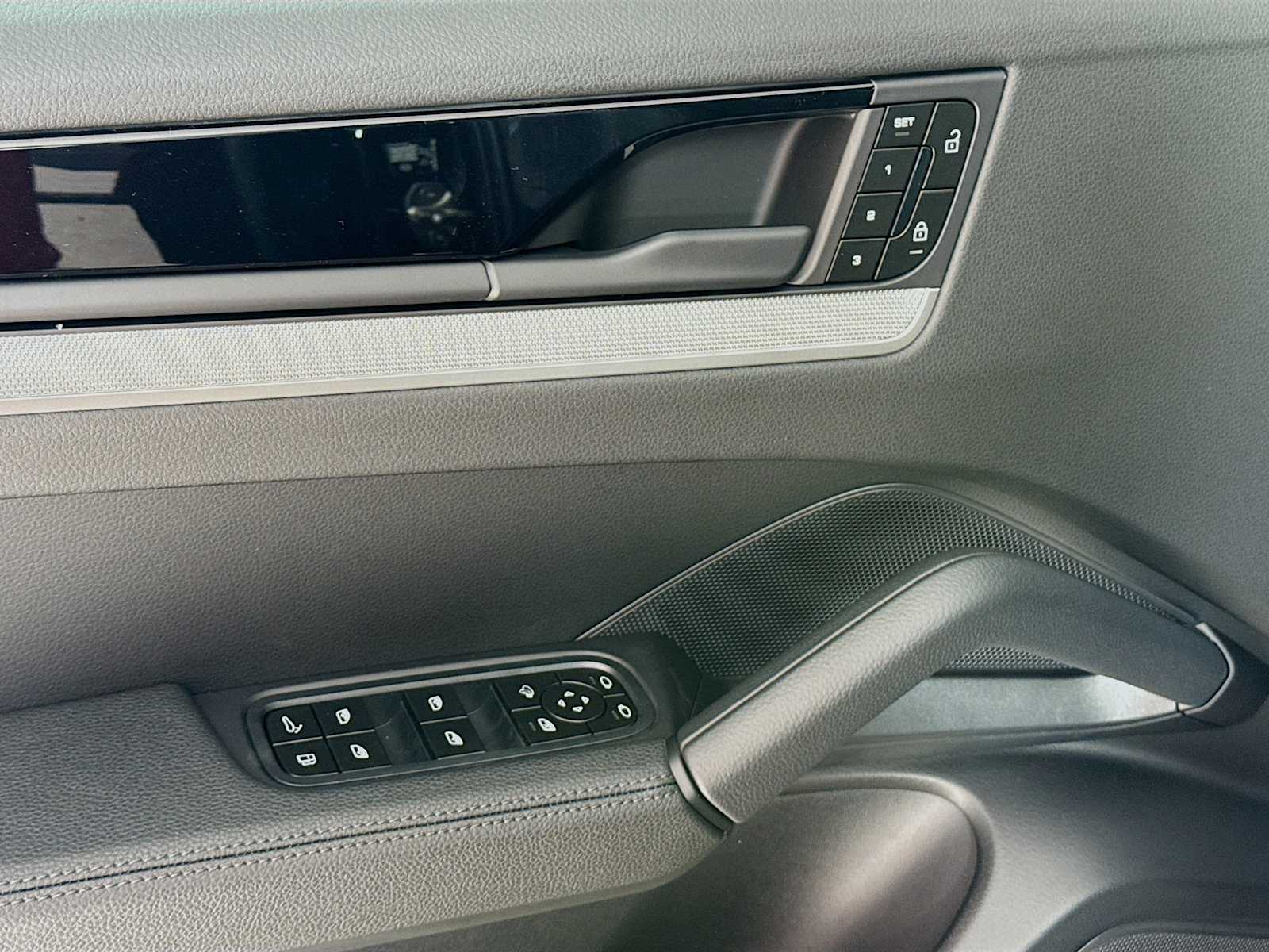 Thumbnail: 2026 Porsche Cayenne - 14