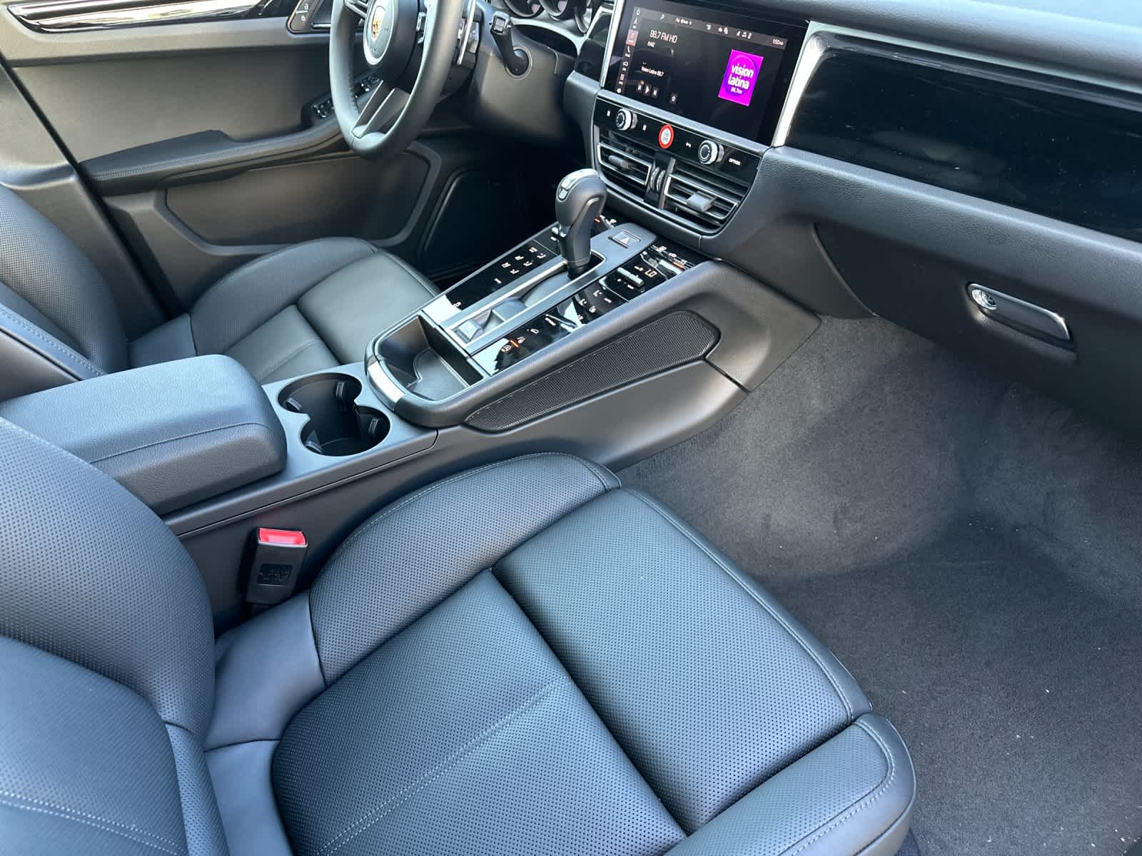 Thumbnail: 2026 Porsche Macan - 17