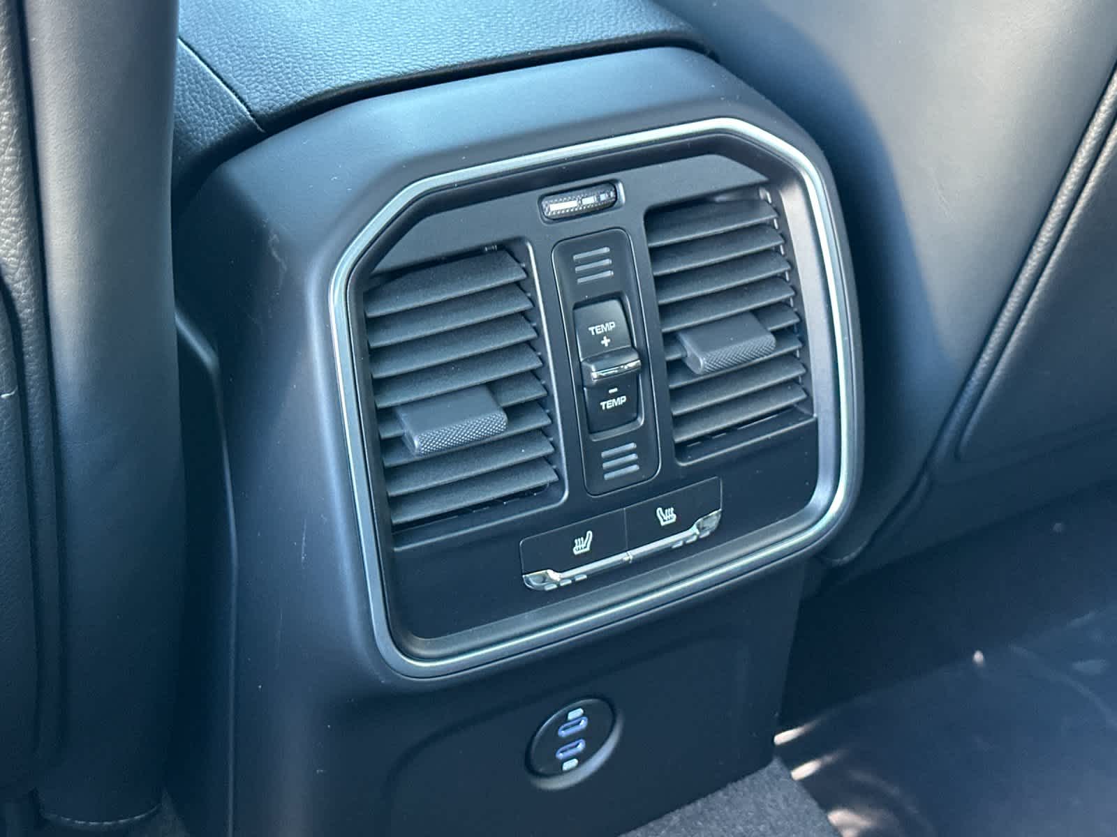 Thumbnail: 2026 Porsche Macan - 14