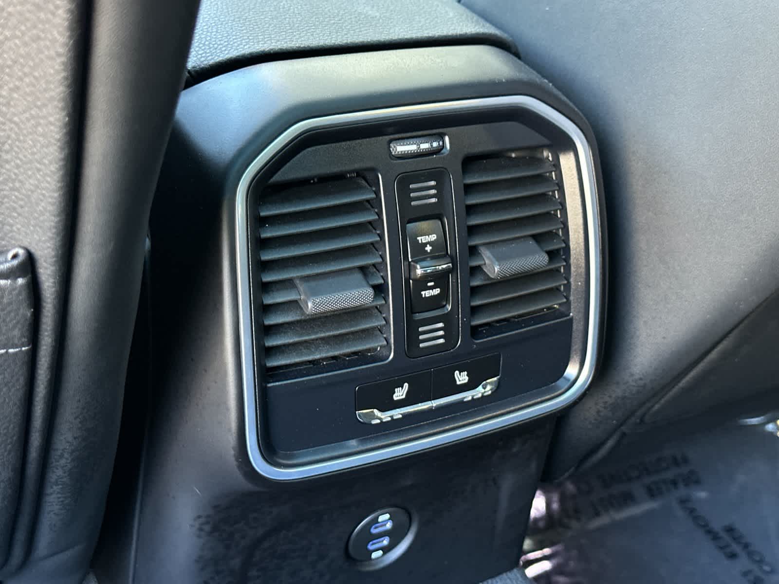 Thumbnail: 2025 Porsche Macan - 14