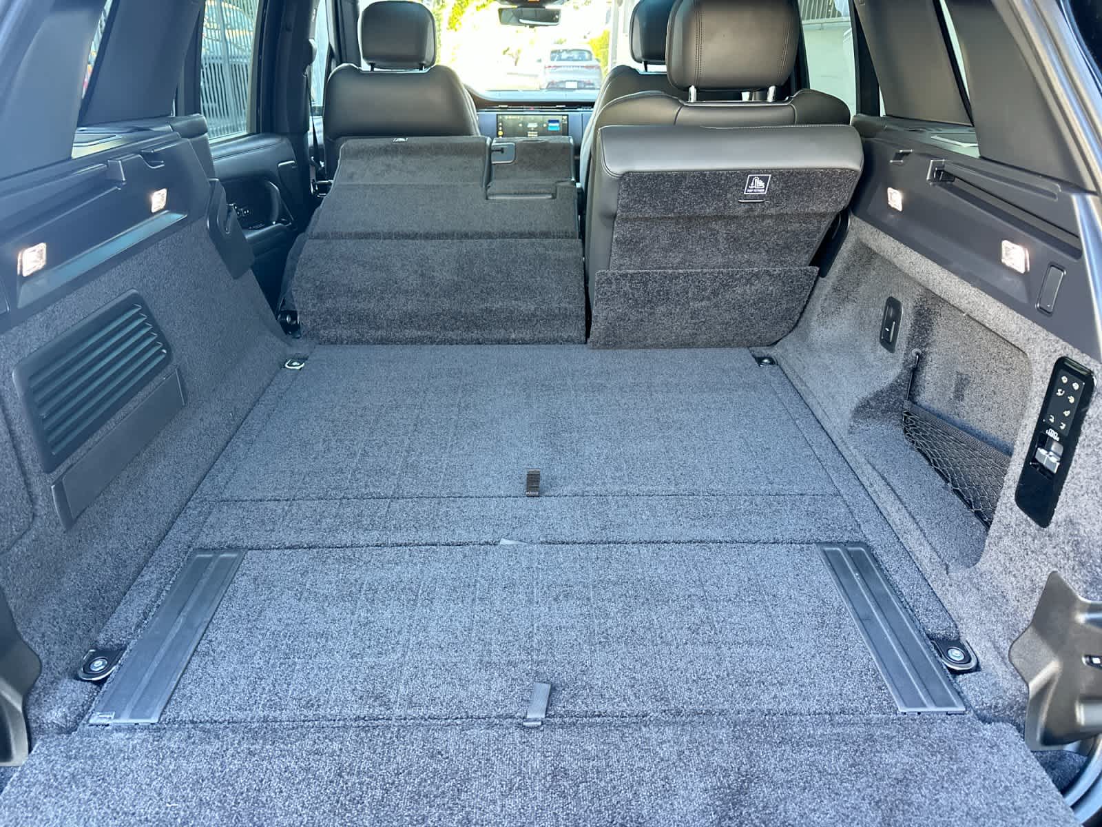 Thumbnail: 2023 Land Rover Range Rover - 16