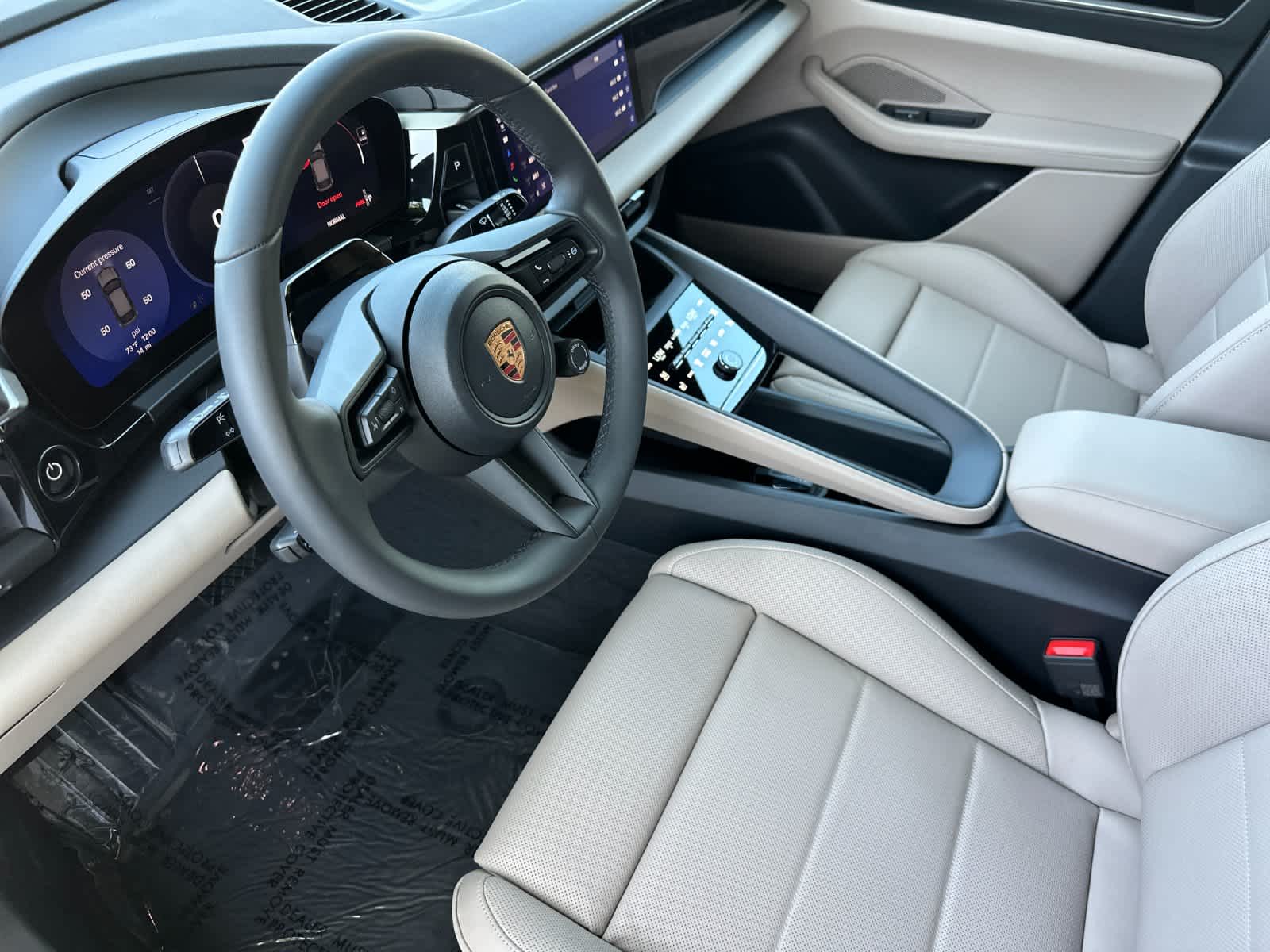 Thumbnail: 2026 Porsche Macan - 4