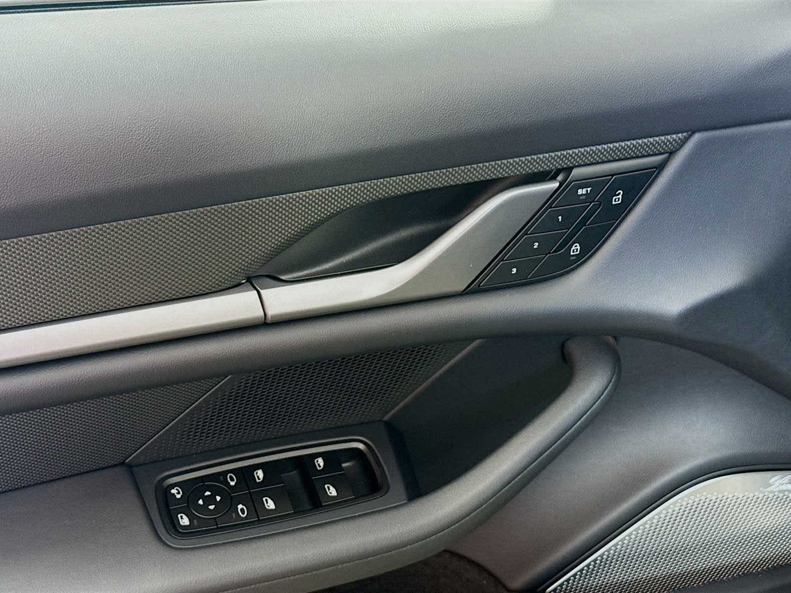 Thumbnail: 2025 Porsche Taycan - 14