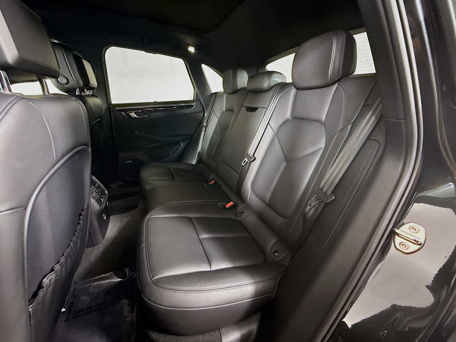 Thumbnail: 2022 Porsche Macan - 18