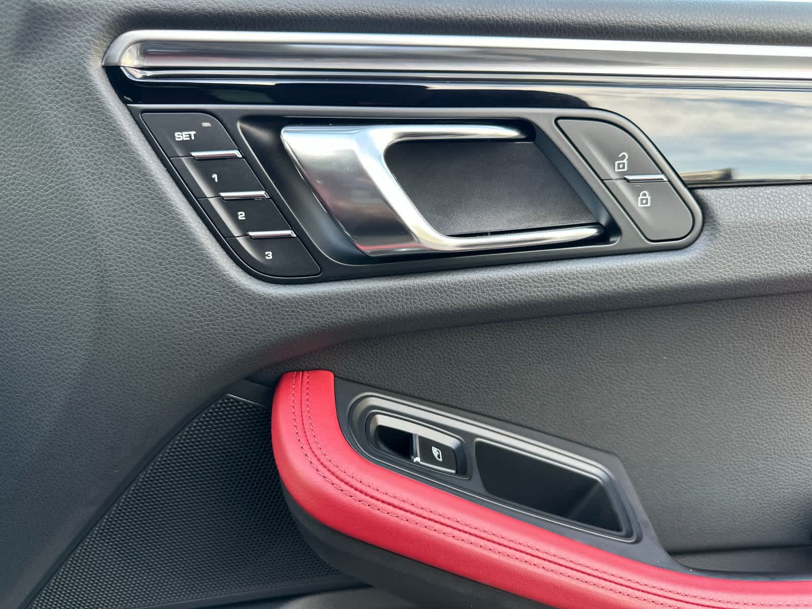 Thumbnail: 2025 Porsche Macan - 19