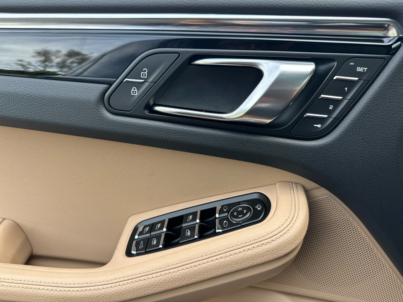 Thumbnail: 2026 Porsche Macan - 12