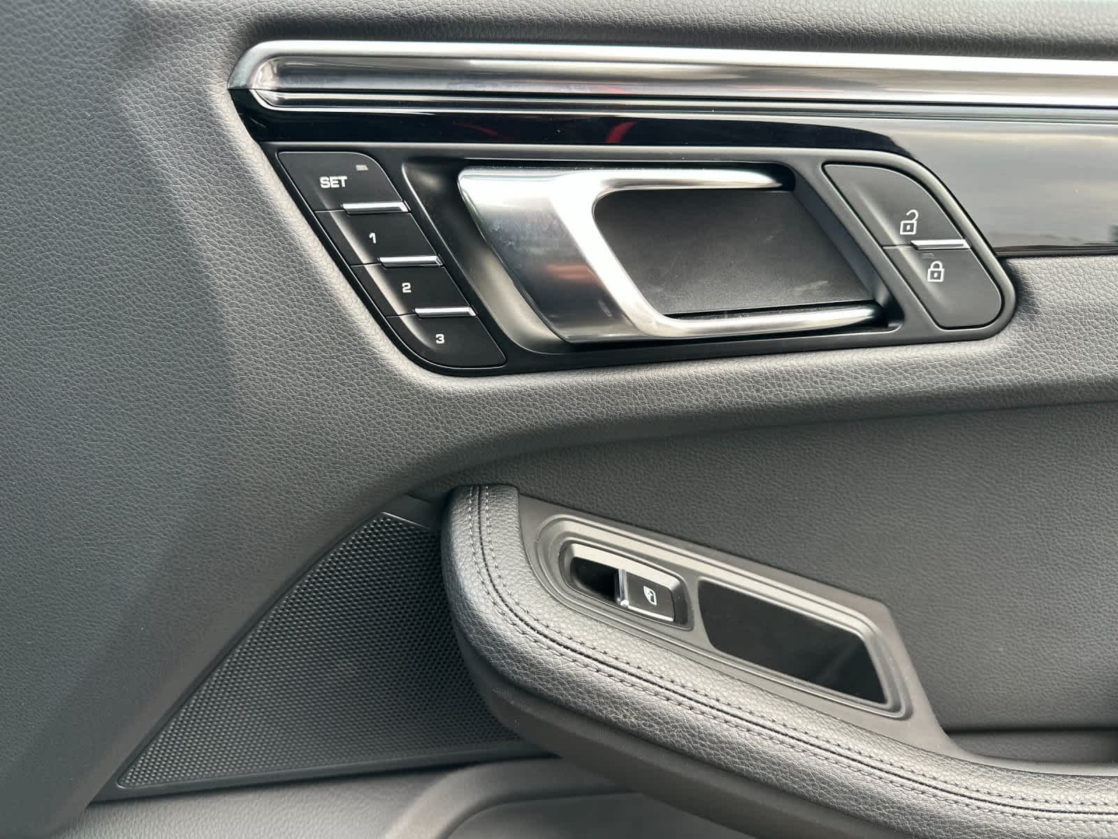 Thumbnail: 2025 Porsche Macan - 19