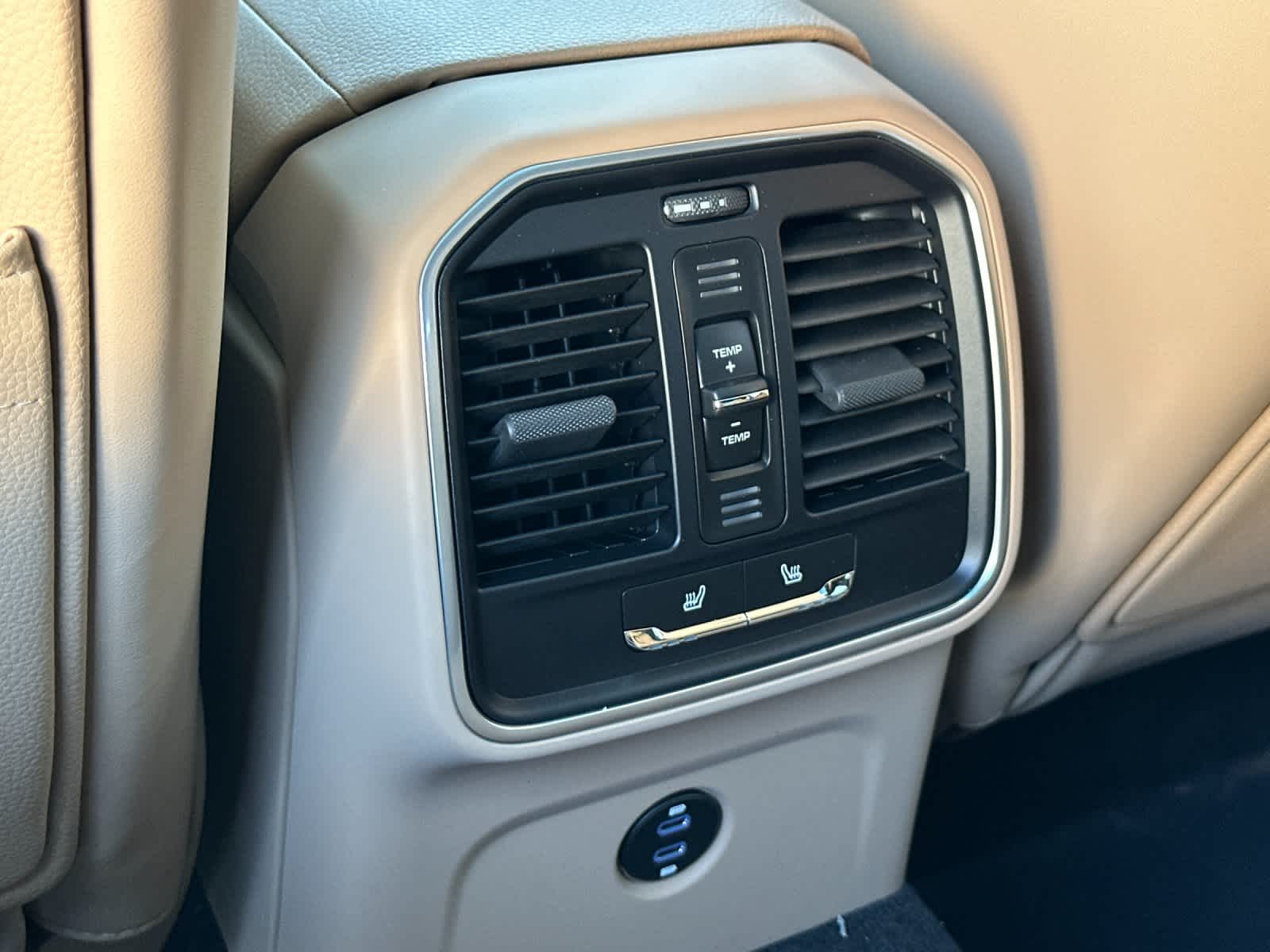 Thumbnail: 2026 Porsche Macan - 14