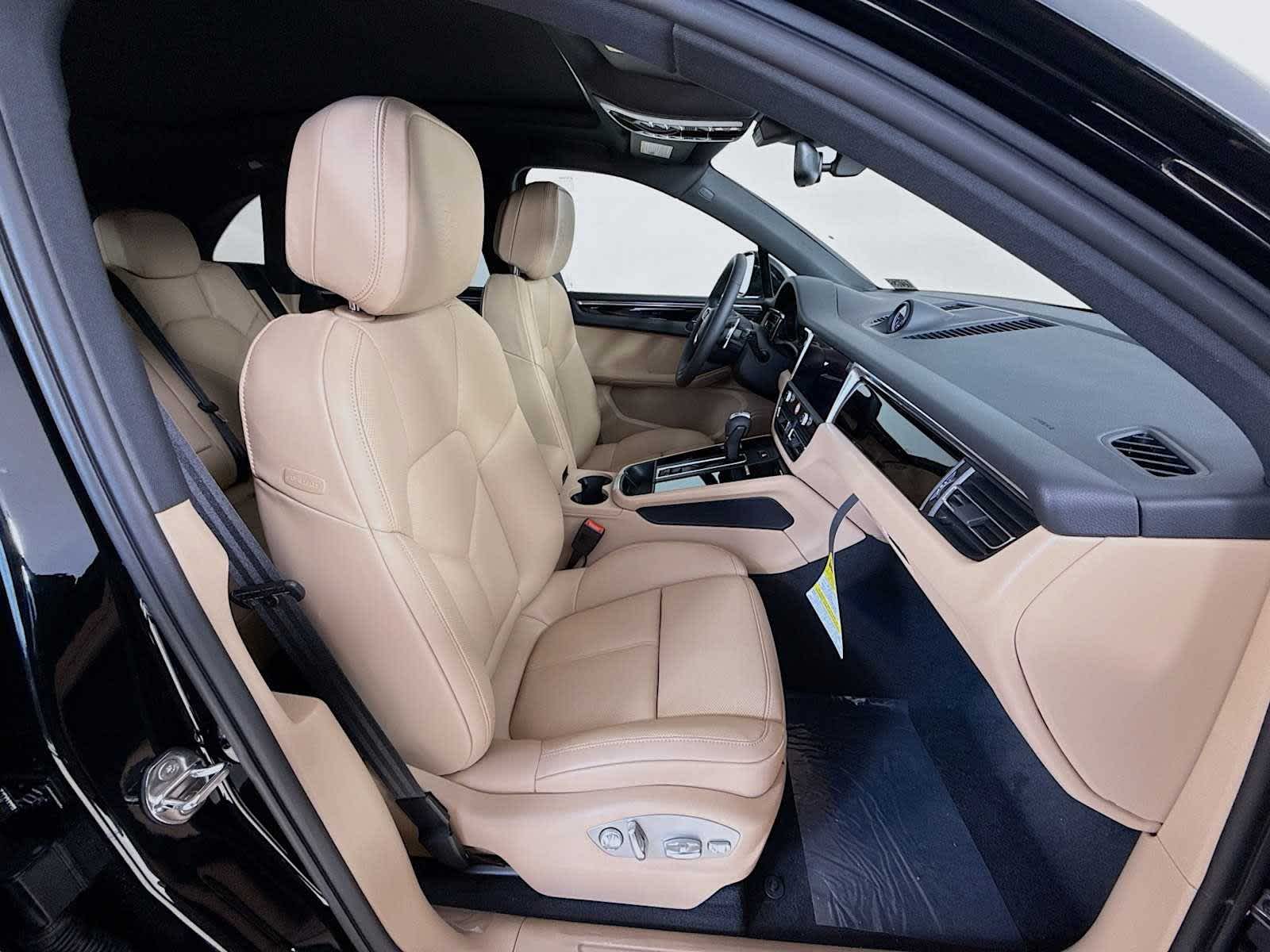 Thumbnail: 2026 Porsche Macan - 21