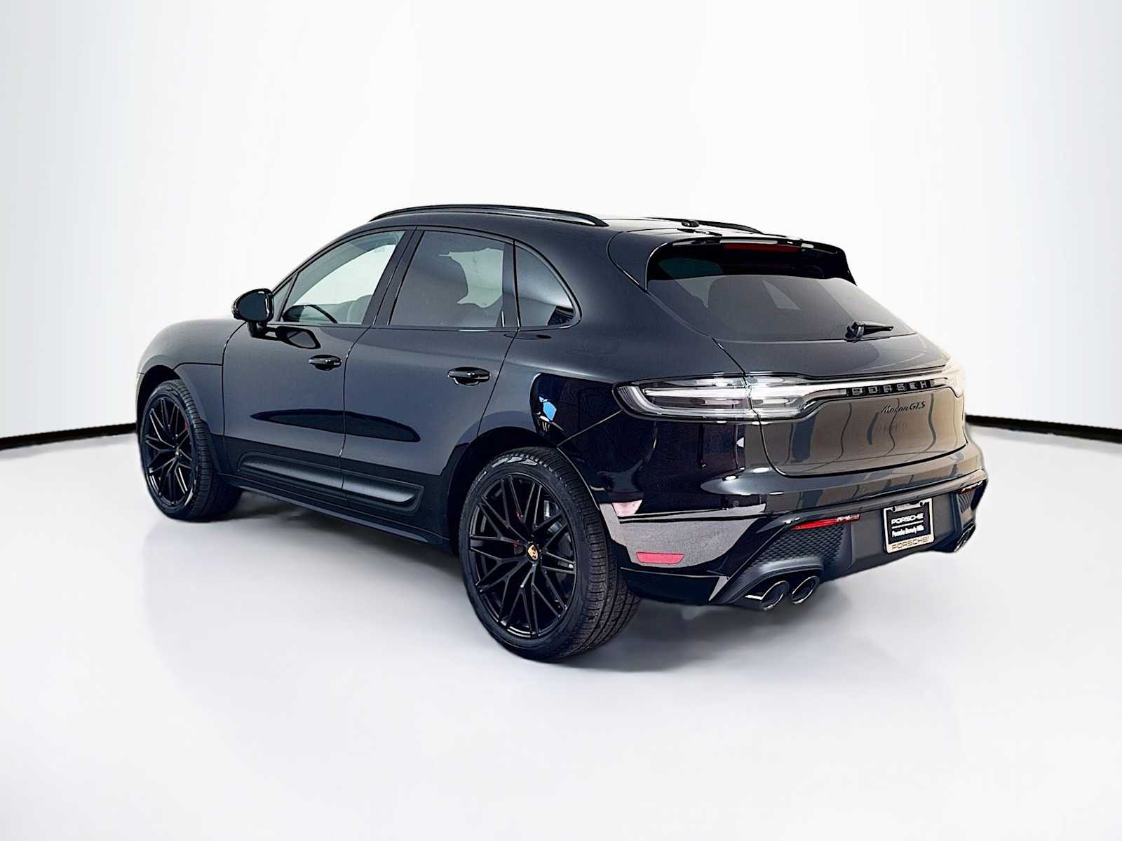 Thumbnail: 2026 Porsche Macan - 26