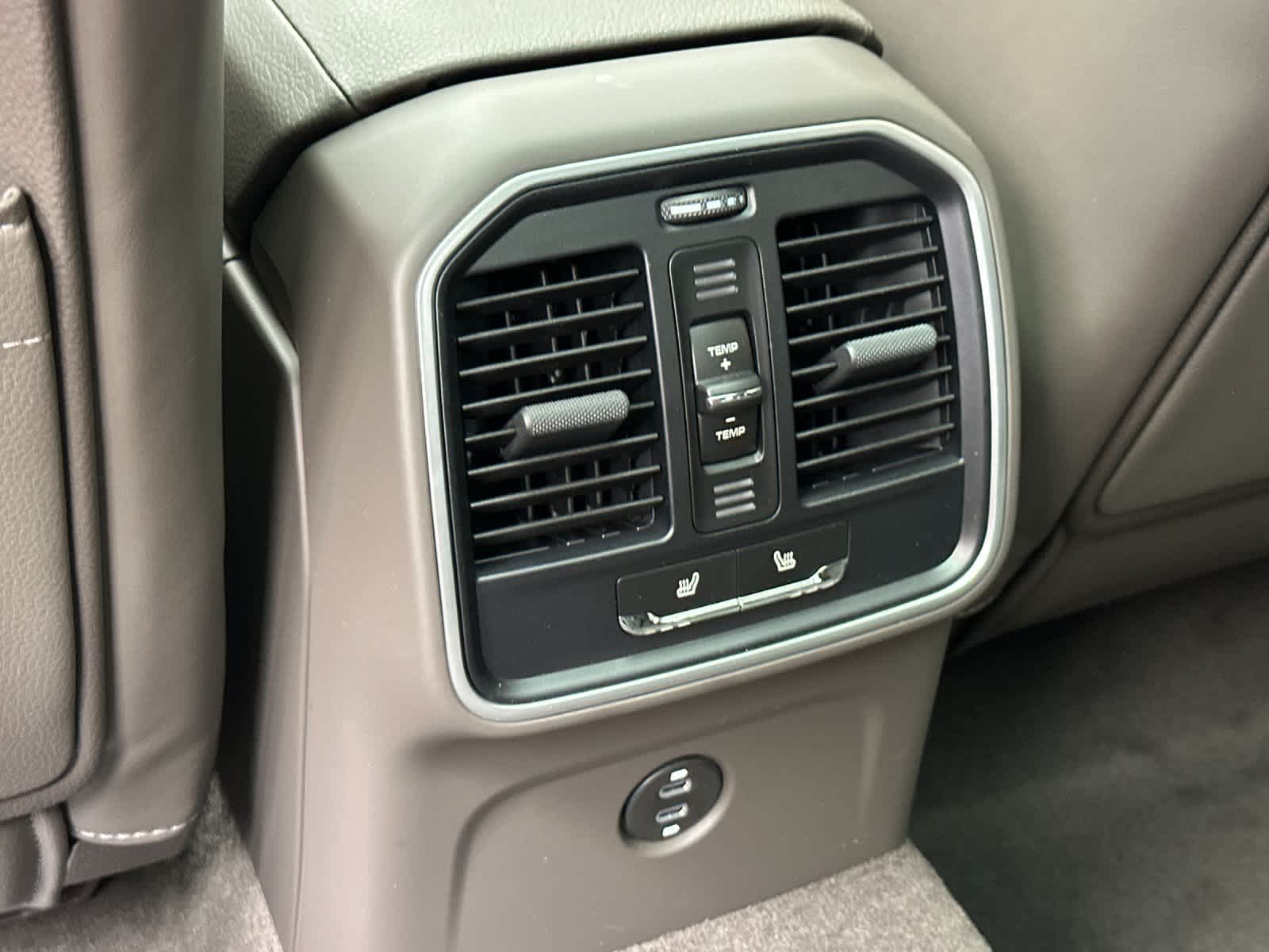 Thumbnail: 2026 Porsche Macan - 14