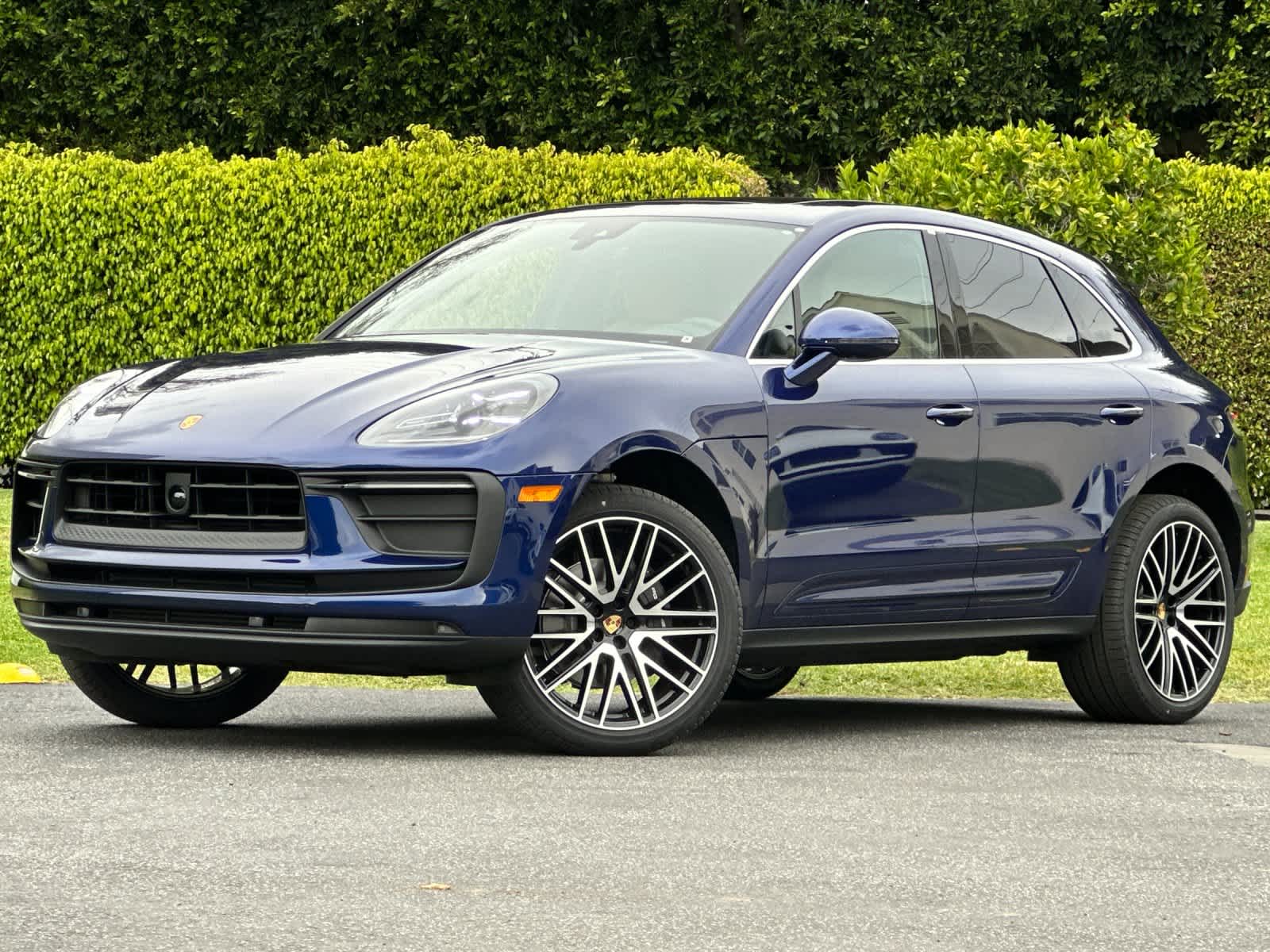 Thumbnail: 2026 Porsche Macan - 1