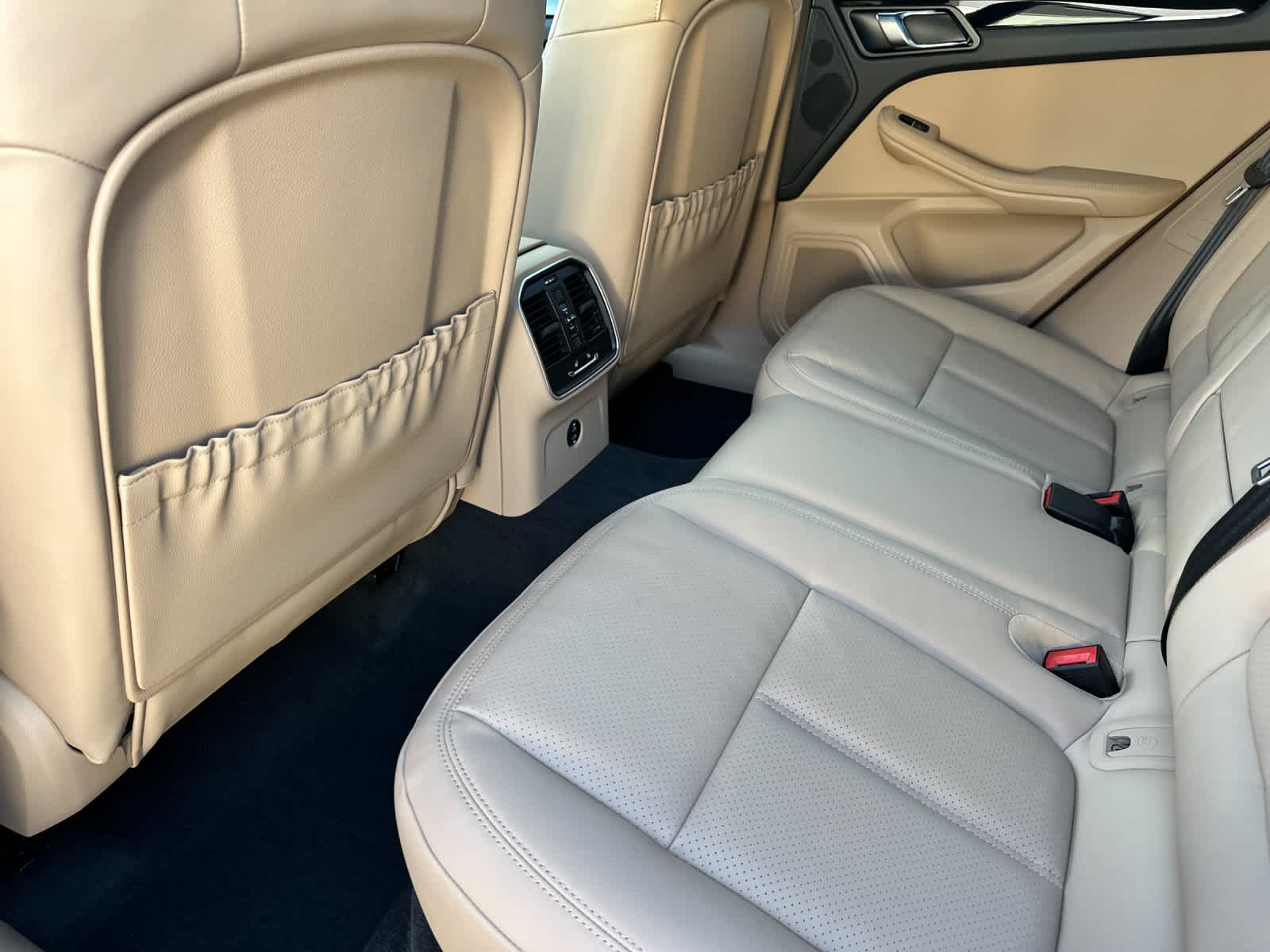 Thumbnail: 2026 Porsche Macan - 13