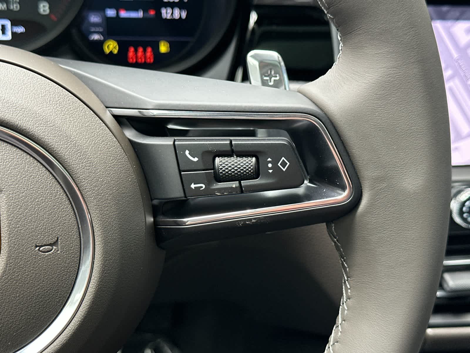 Thumbnail: 2026 Porsche Macan - 28