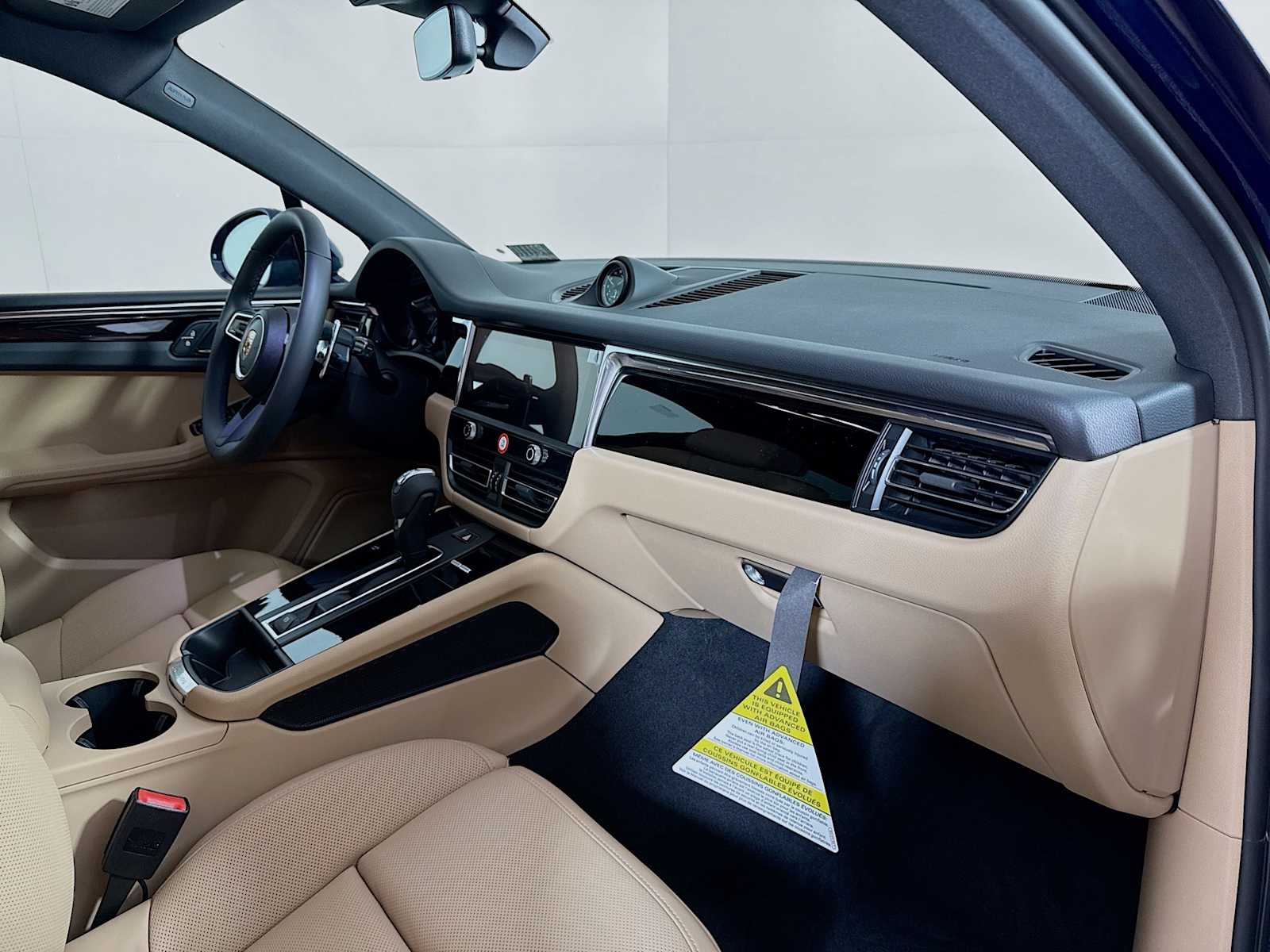 Thumbnail: 2025 Porsche Macan - 22