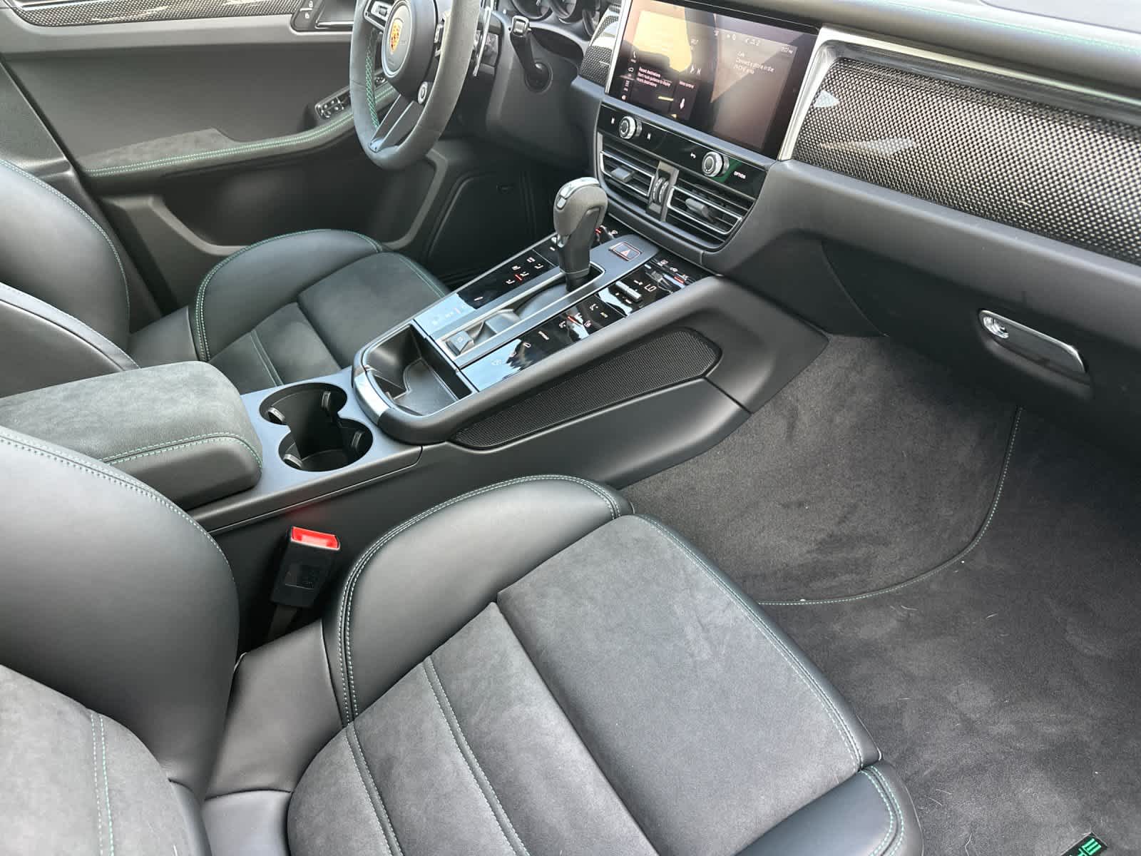 Thumbnail: 2026 Porsche Macan - 17