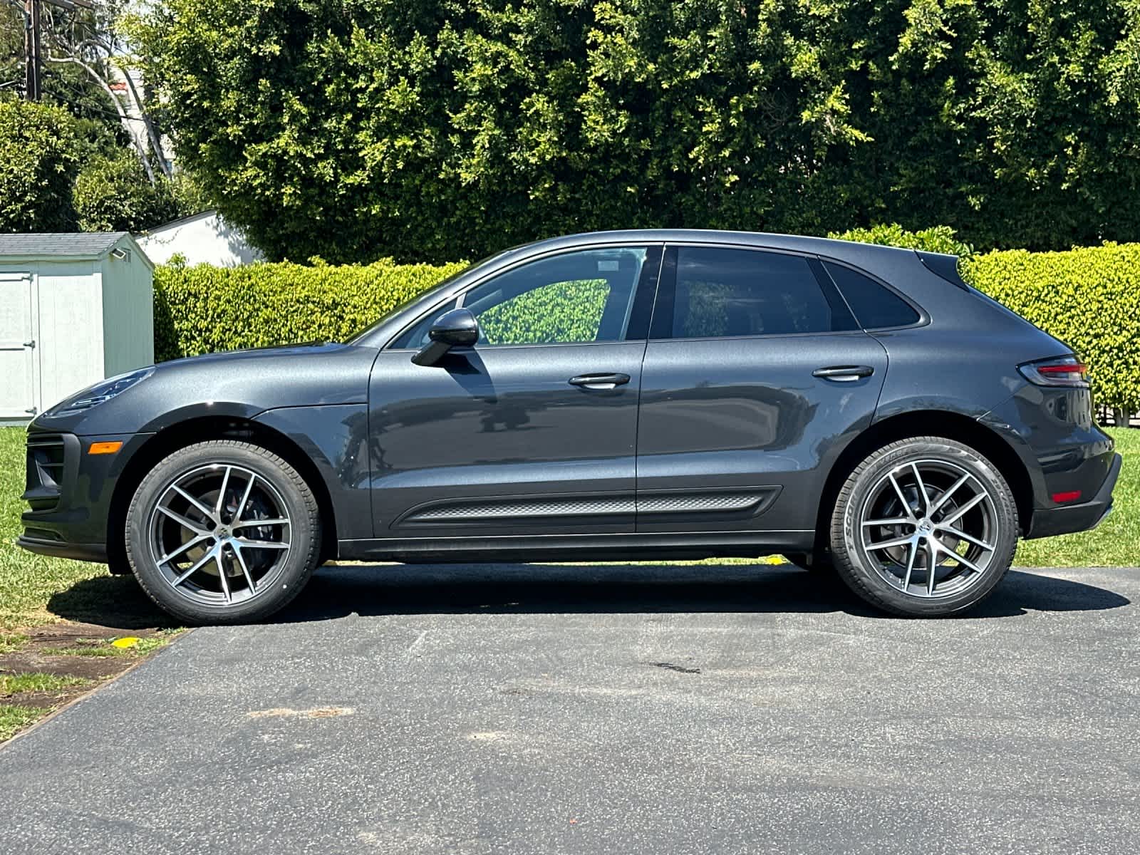 Thumbnail: 2026 Porsche Macan - 2