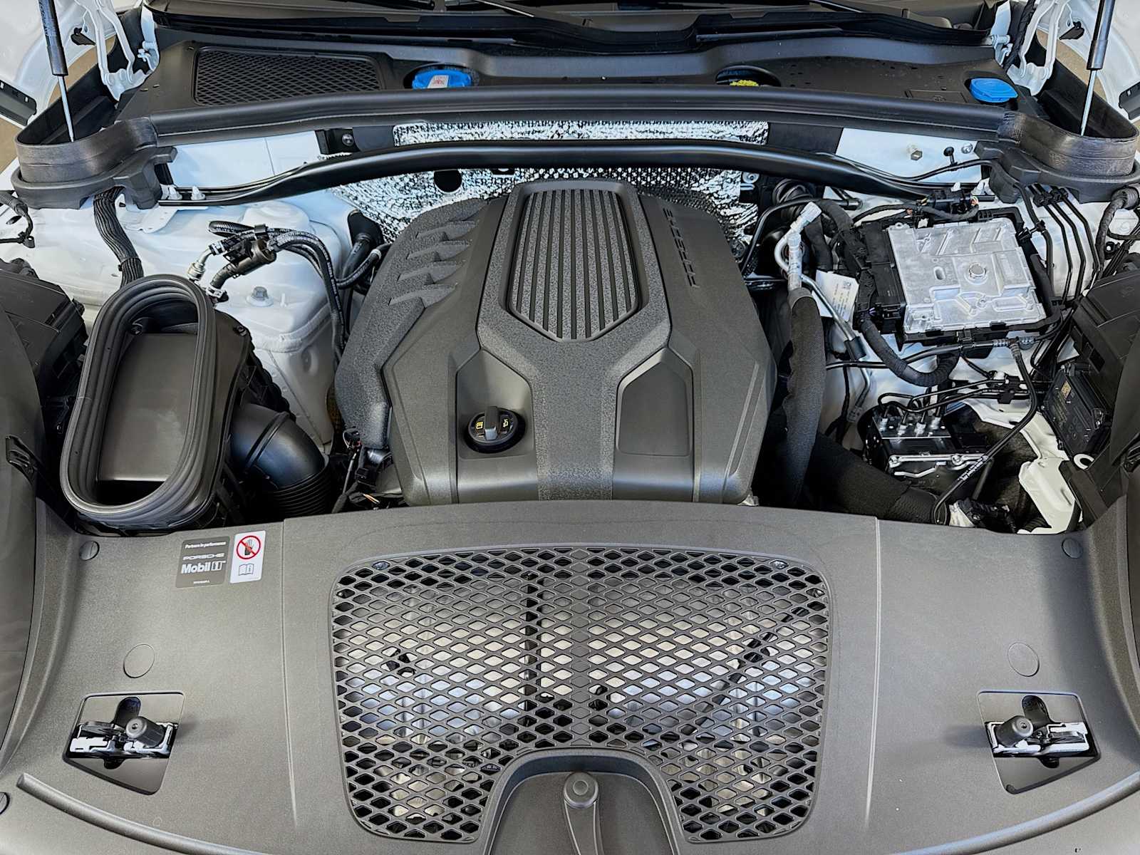 Thumbnail: 2026 Porsche Macan - 23