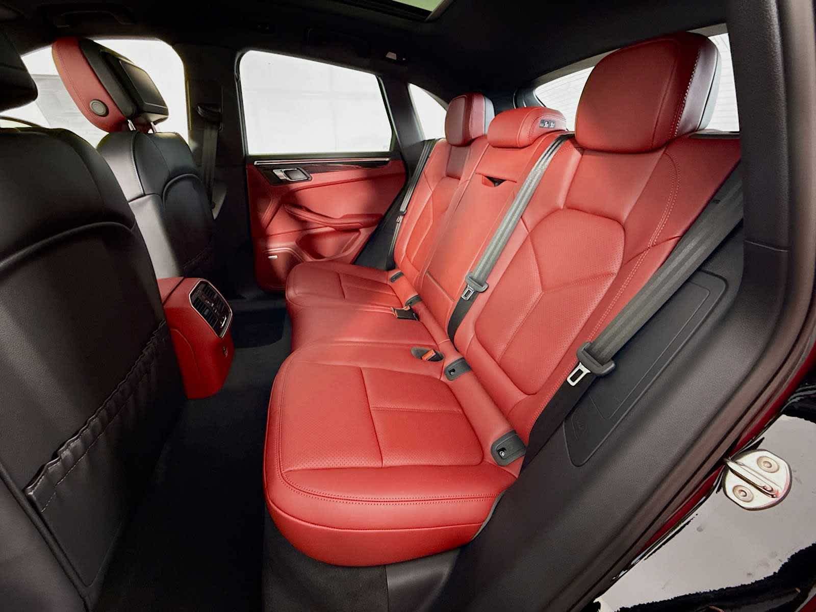 Thumbnail: 2025 Porsche Macan - 17