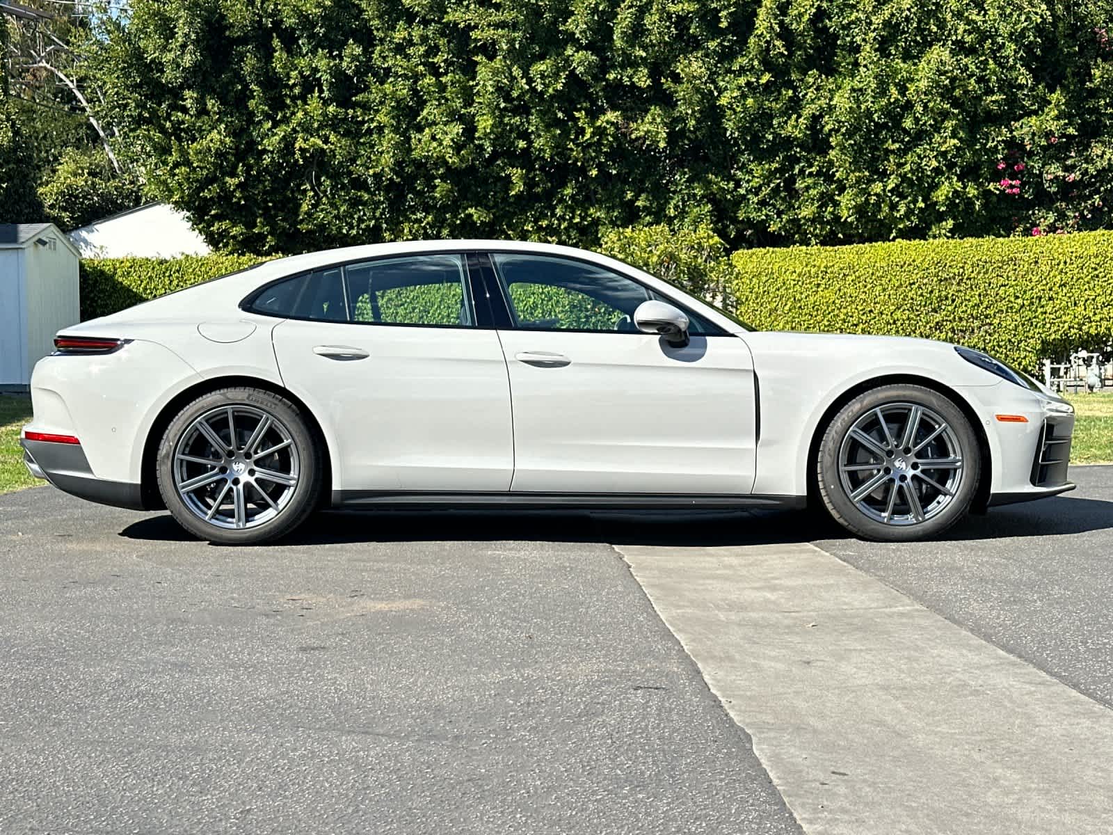 Thumbnail: 2026 Porsche Panamera - 9