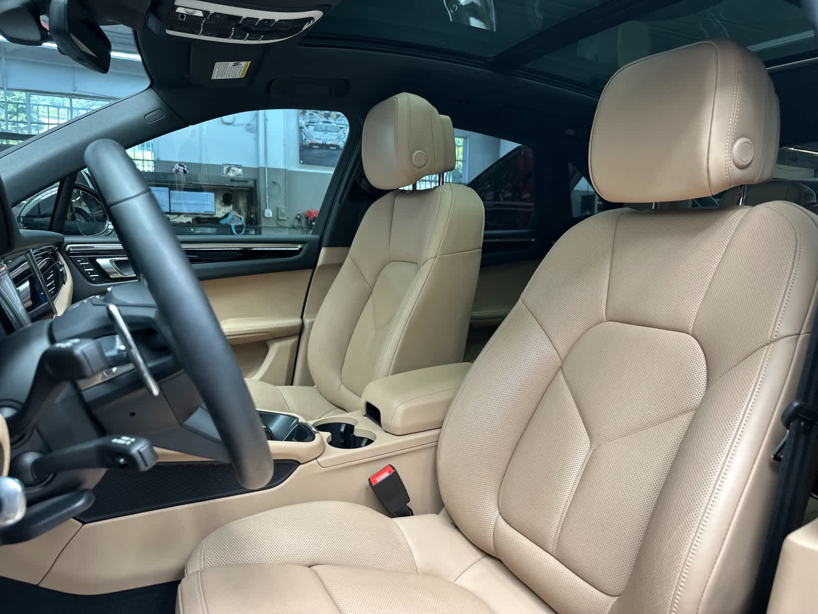 Thumbnail: 2025 Porsche Macan - 5