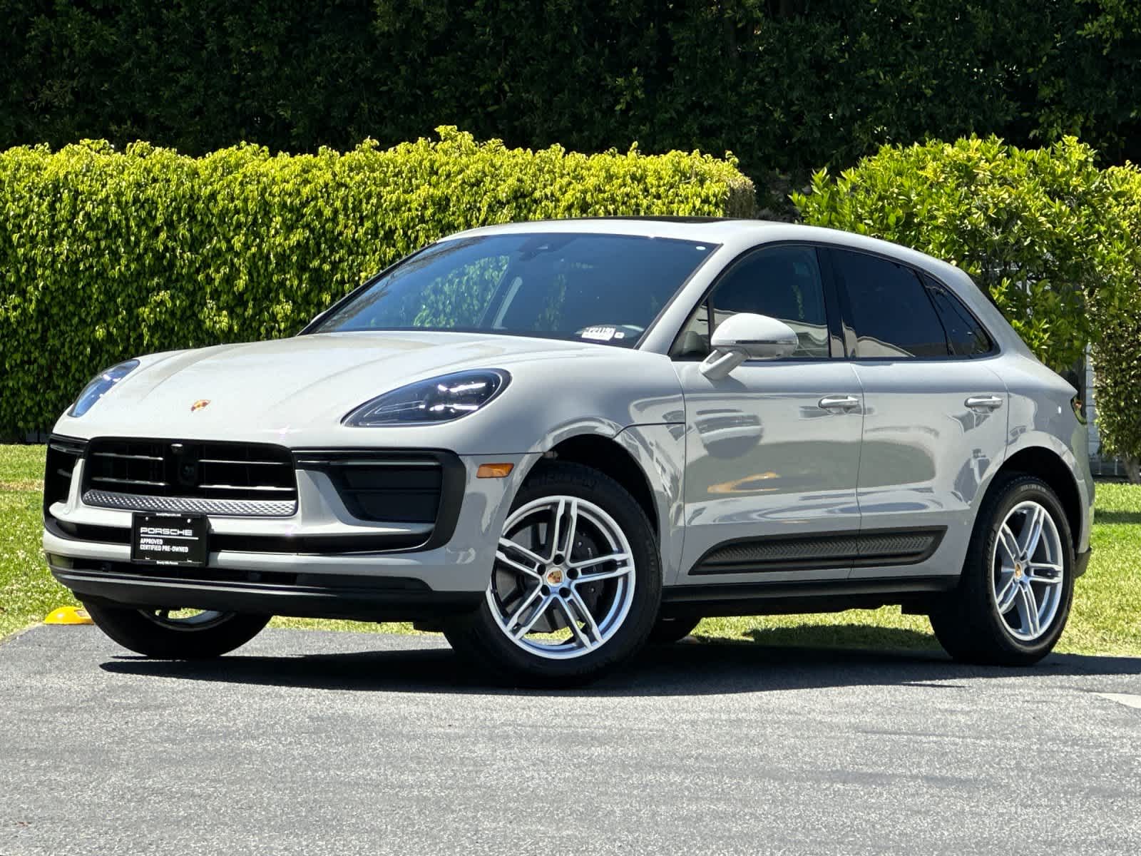2025 Porsche Macan Base